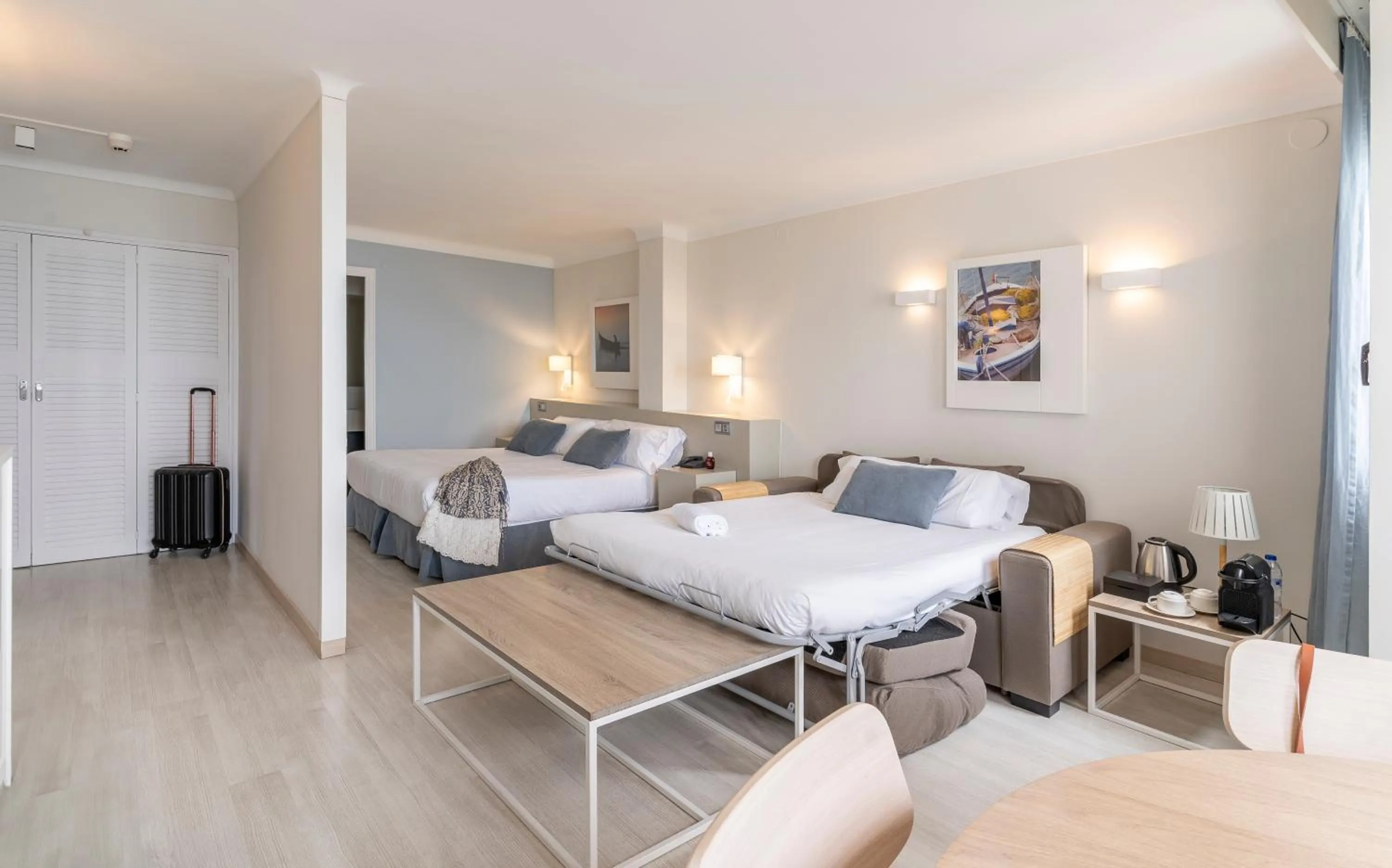 Coffee/tea facilities, Bed in Prestige Mar y Sol