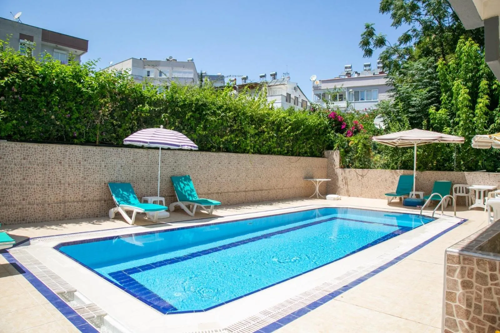 Swimming pool in Enda Lara Hotel
