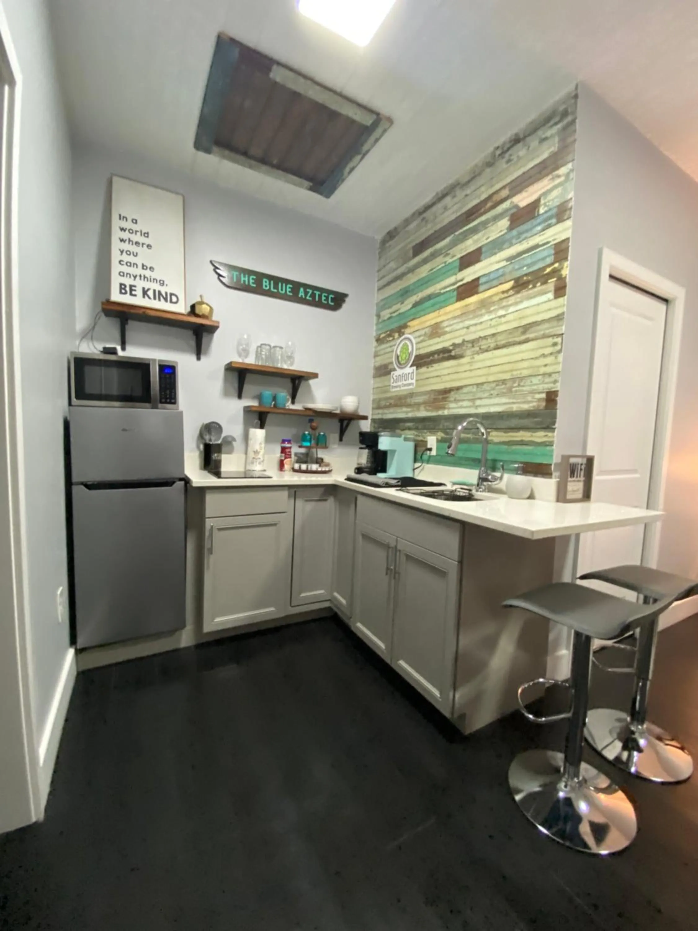 Kitchen or kitchenette in The Blue Aztec