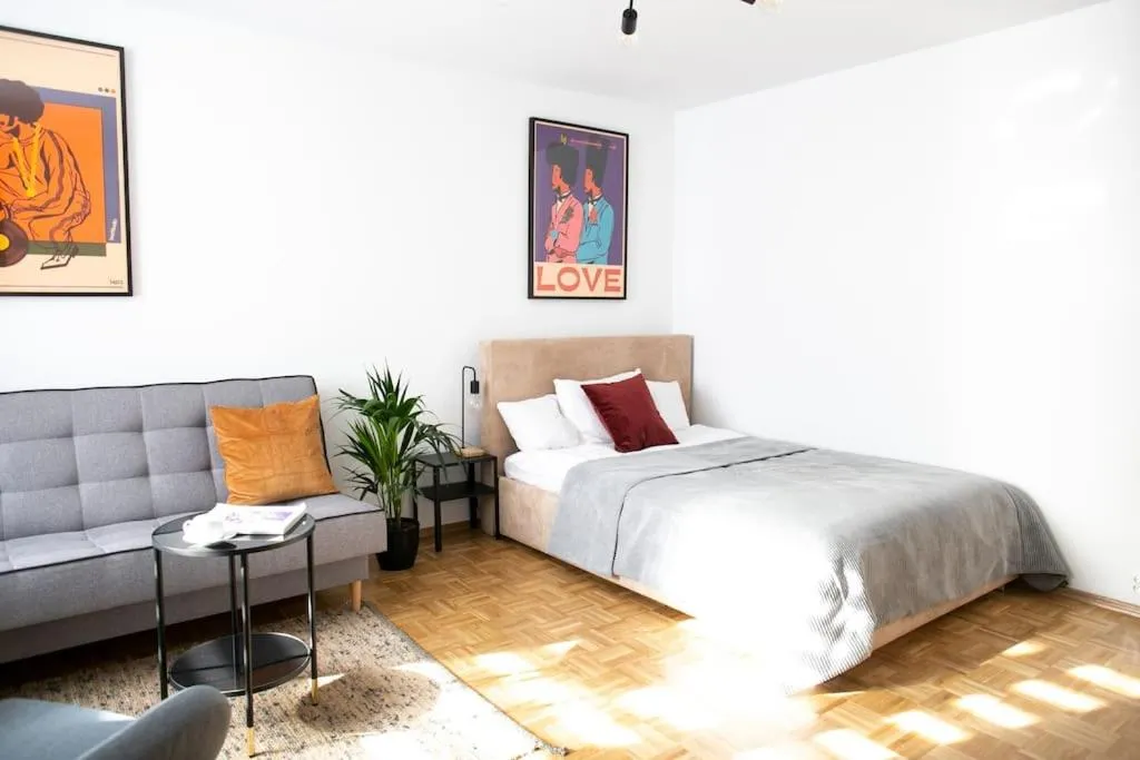 oompH Warsaw Center Well Designed Apartment with Balcony