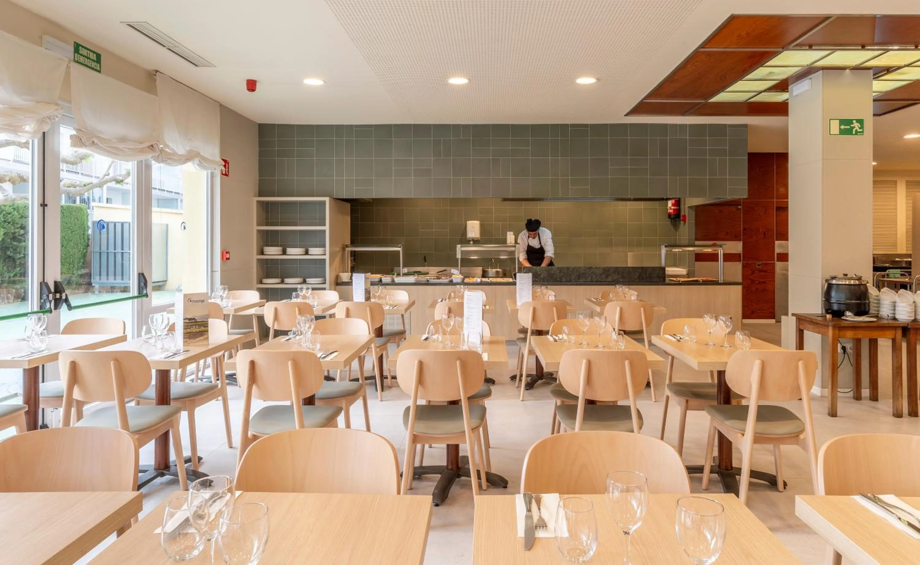 Restaurant/places to eat in Prestige Goya Park