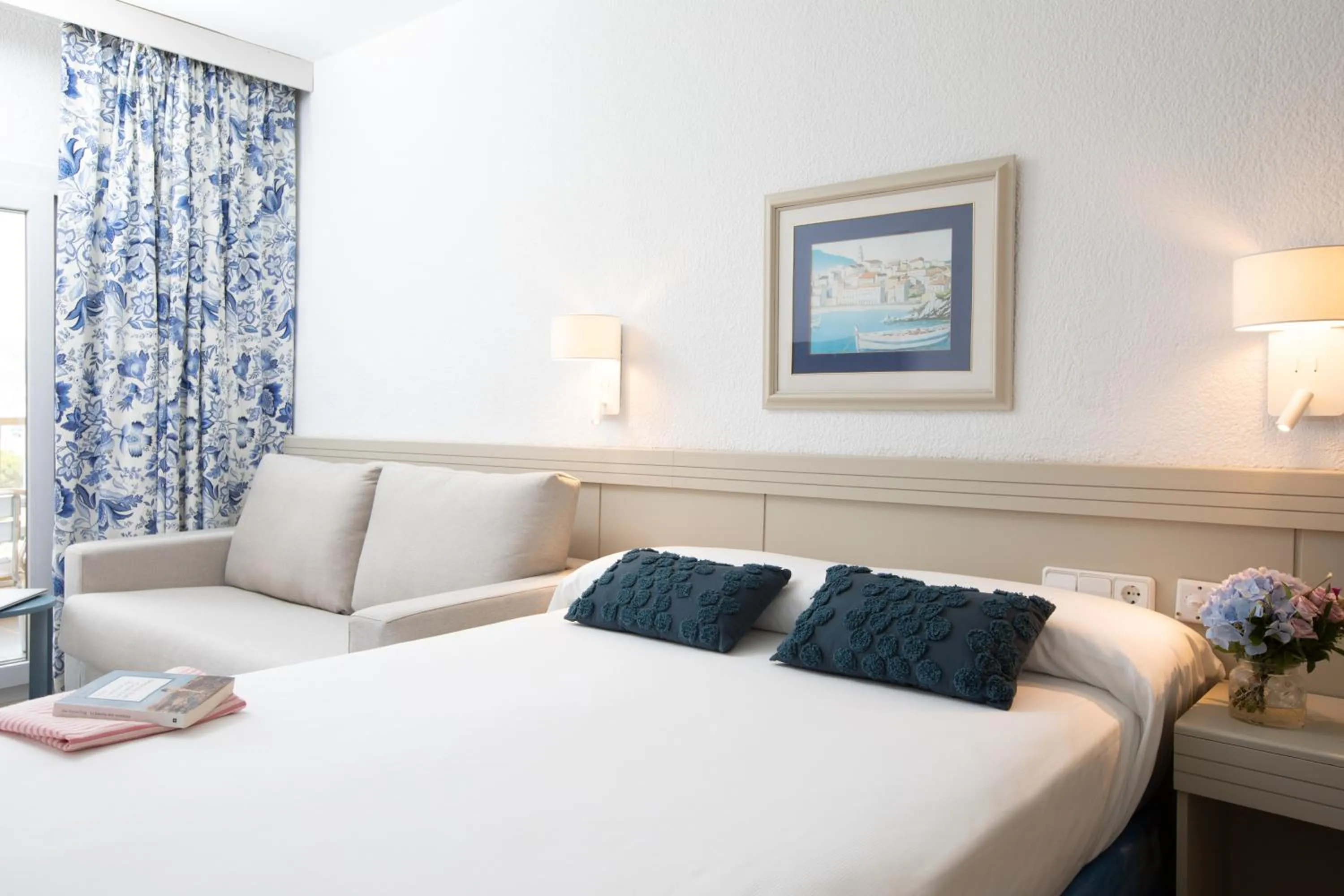 Bed in Prestige Goya Park