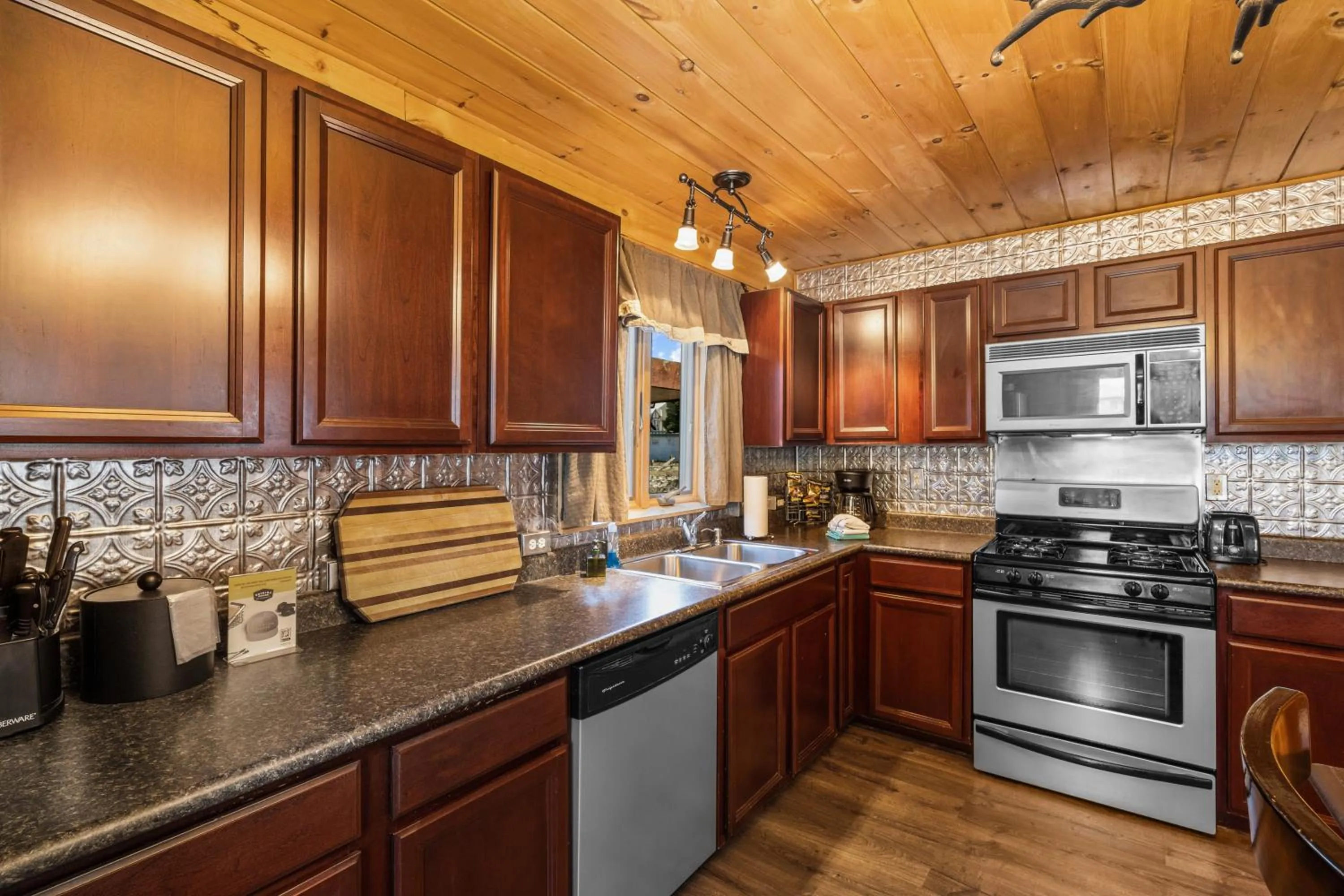 Kitchen or kitchenette in The Bucking Moose