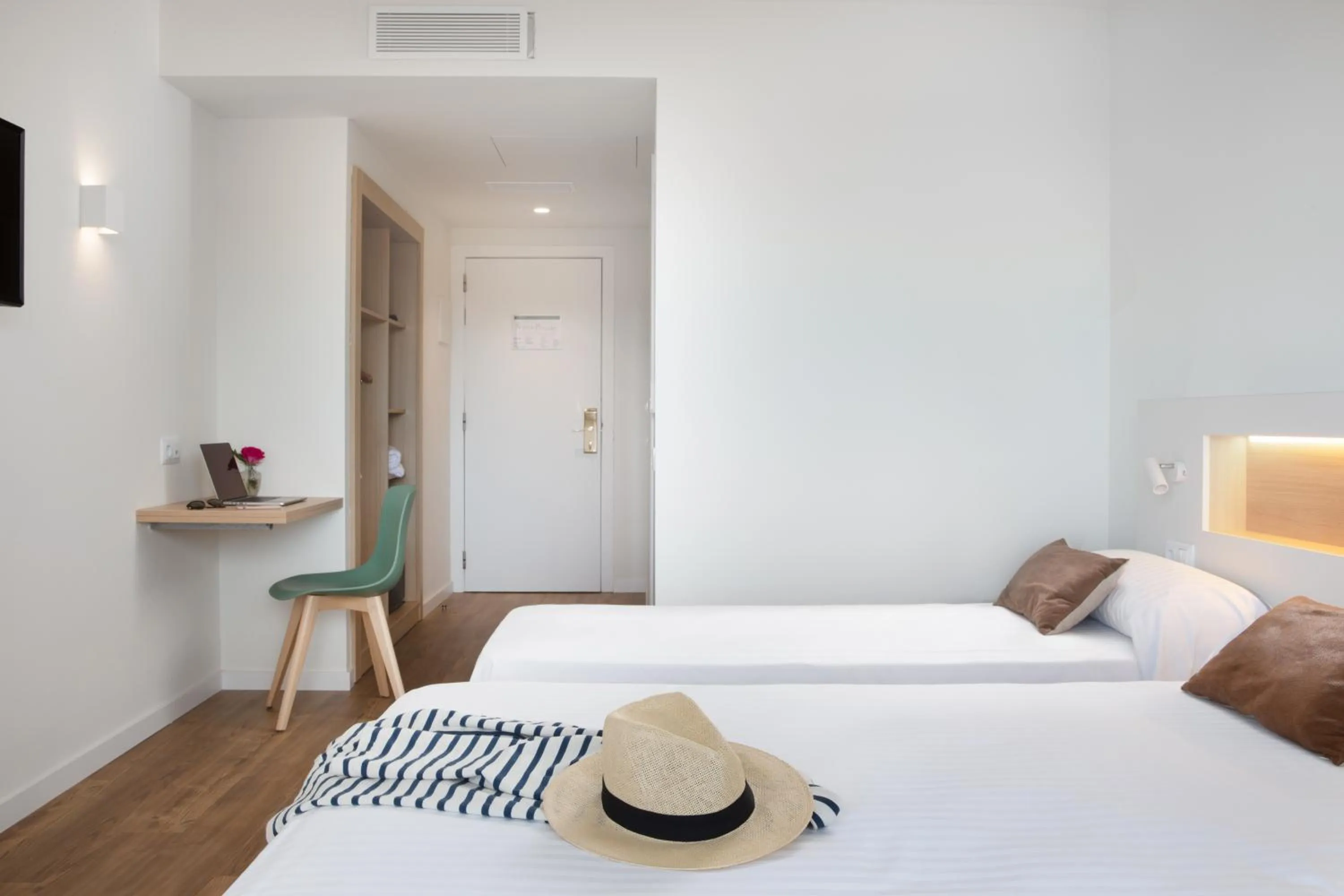 Photo of the whole room, Bed in Prestige Sant Marc