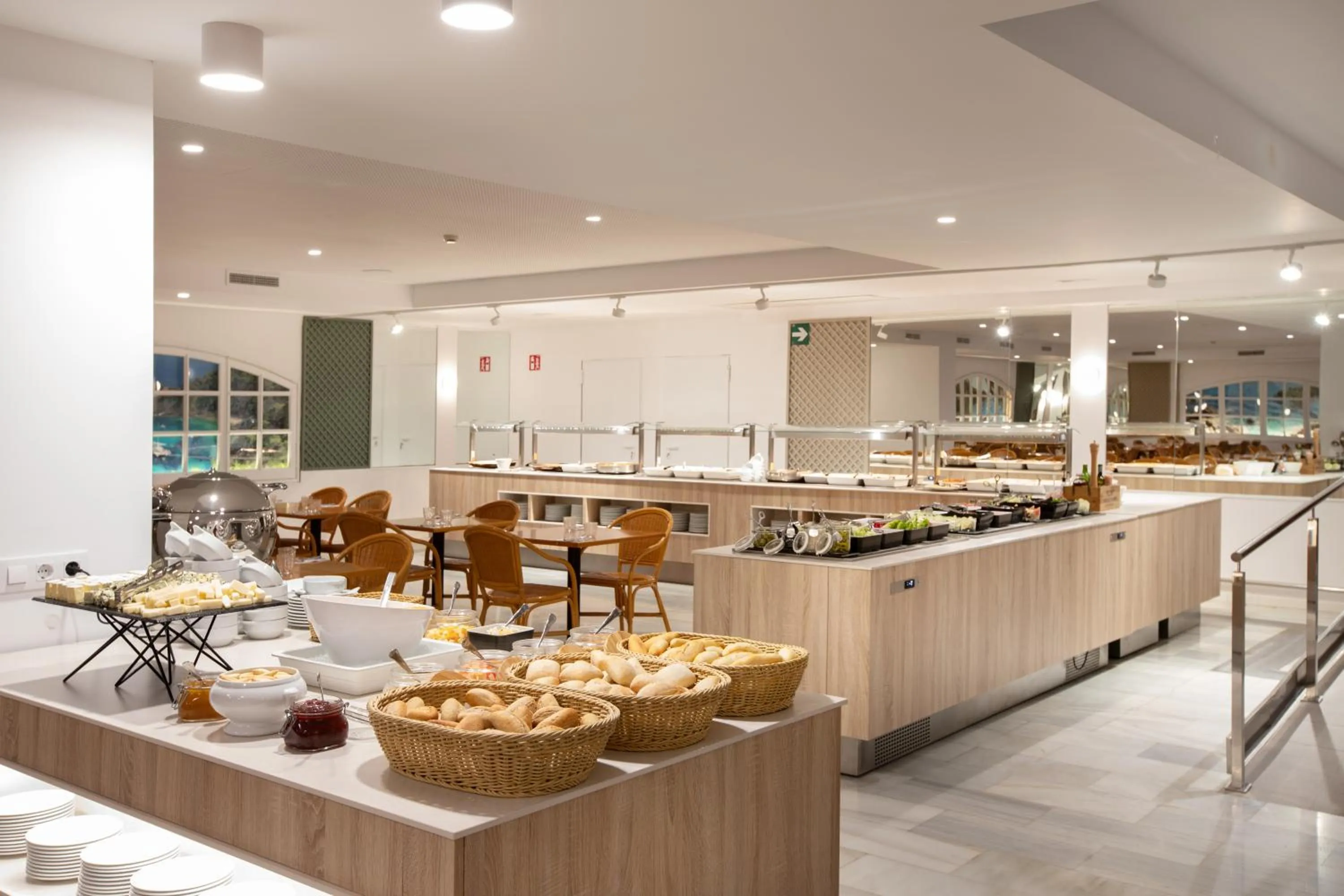 Restaurant/places to eat in Prestige Sant Marc