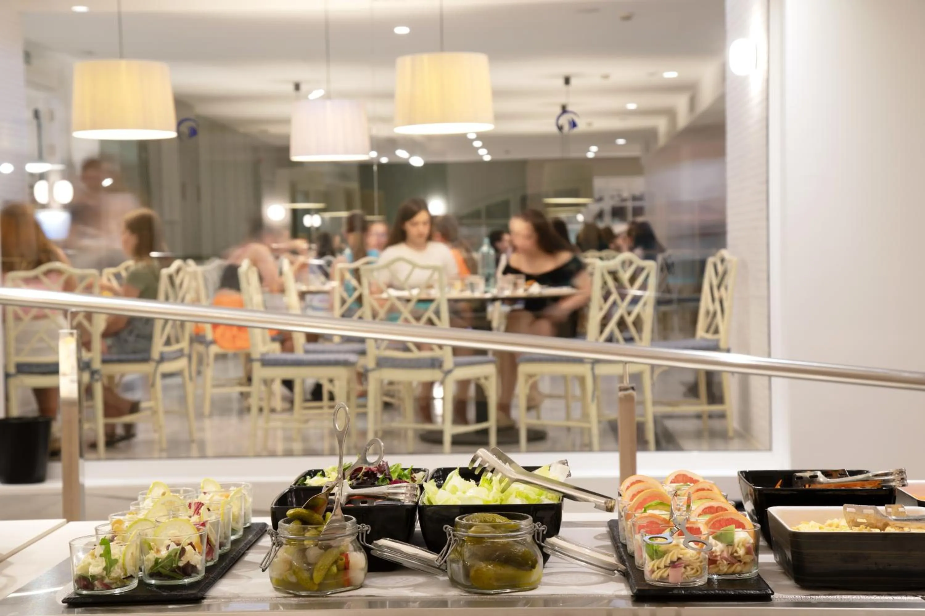 Restaurant/places to eat in Prestige Sant Marc