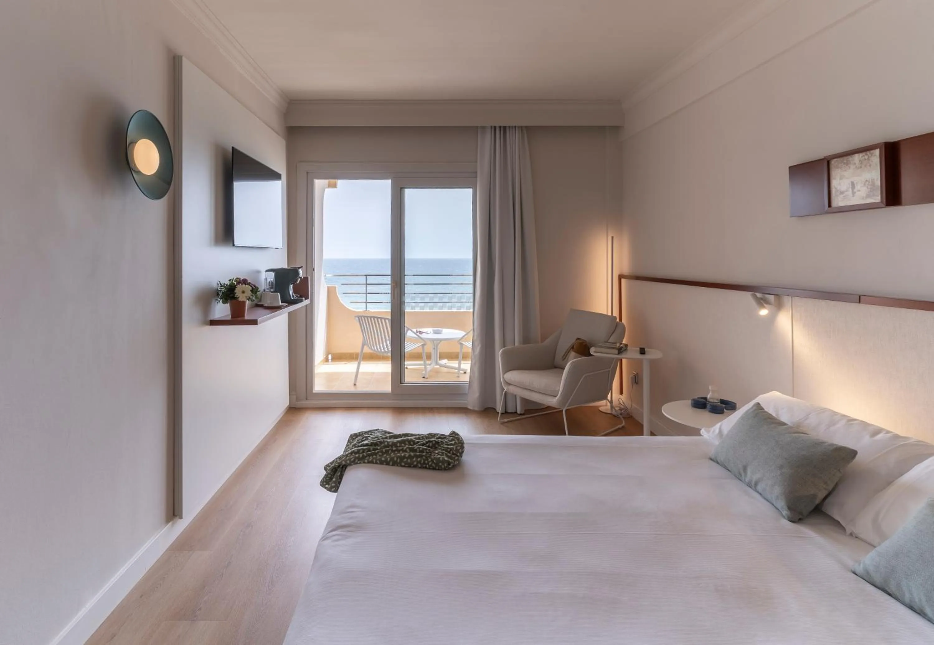 Bed in Prestige Victoria