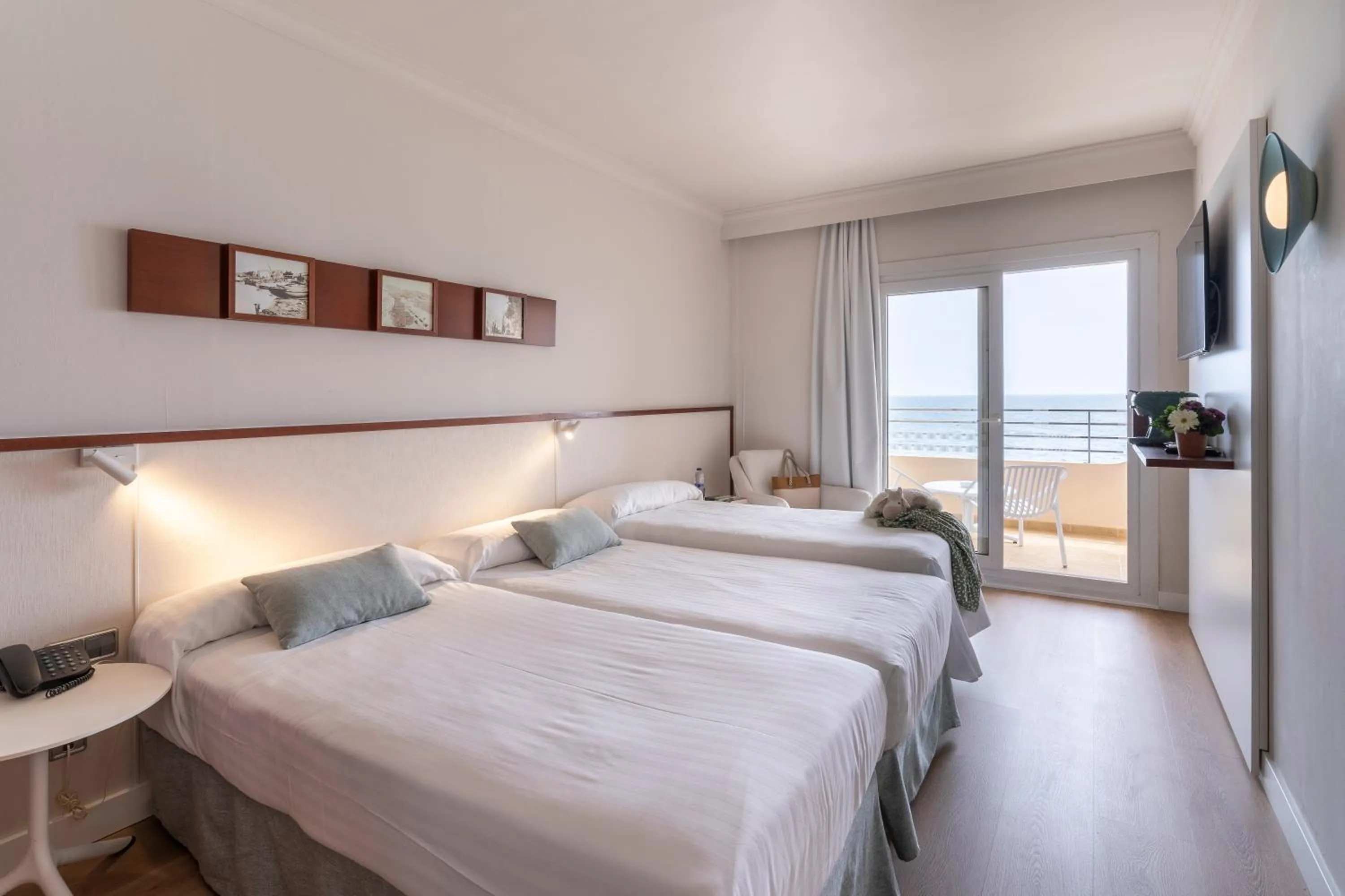 Coffee/tea facilities, Bed in Prestige Victoria