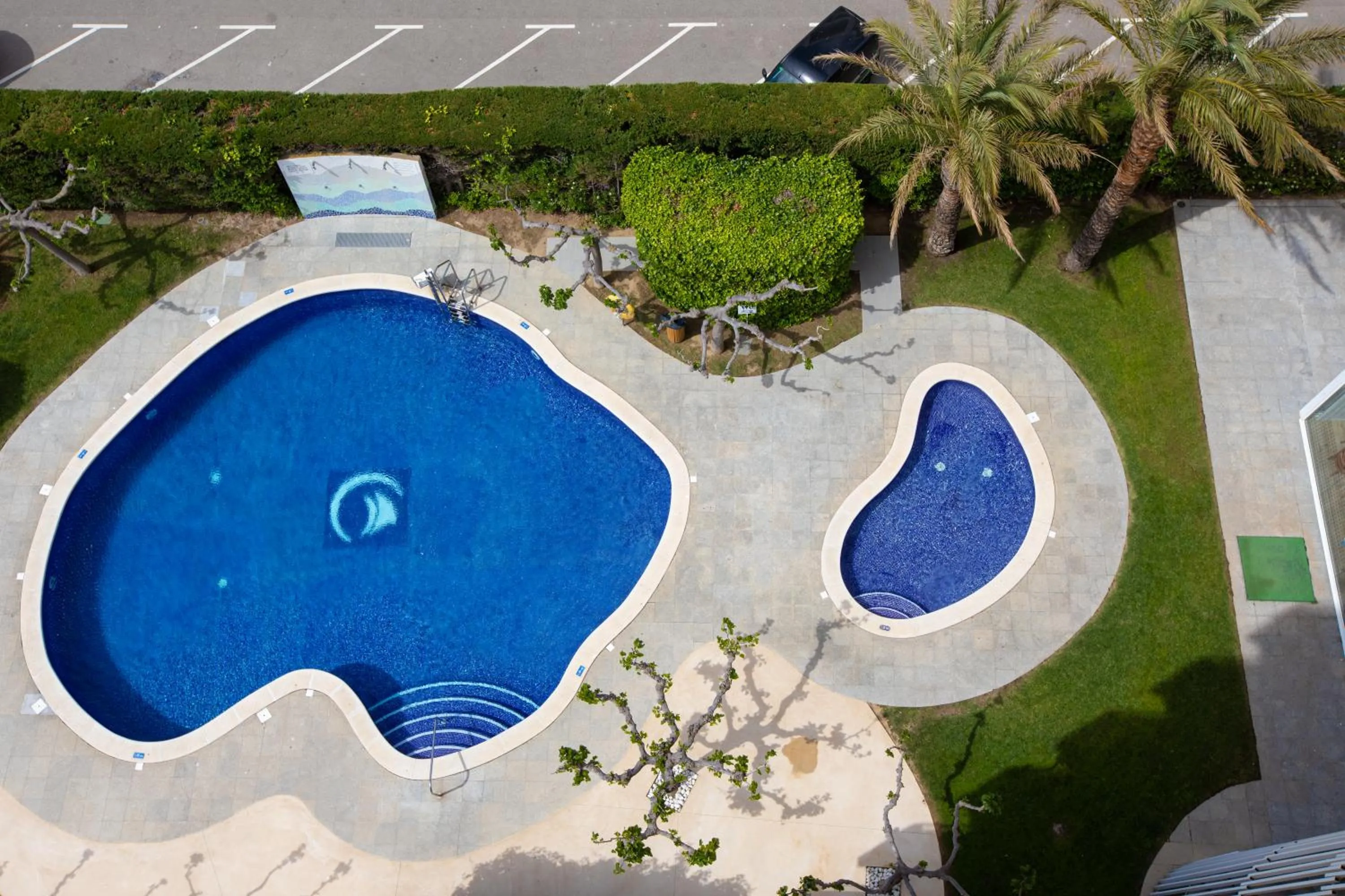 Swimming pool in Prestige Victoria