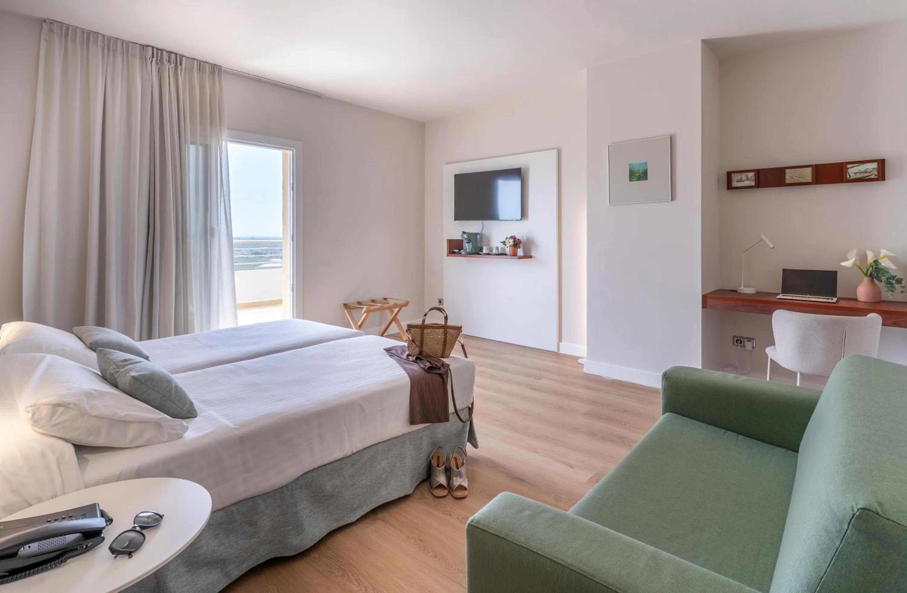 Bed in Prestige Victoria