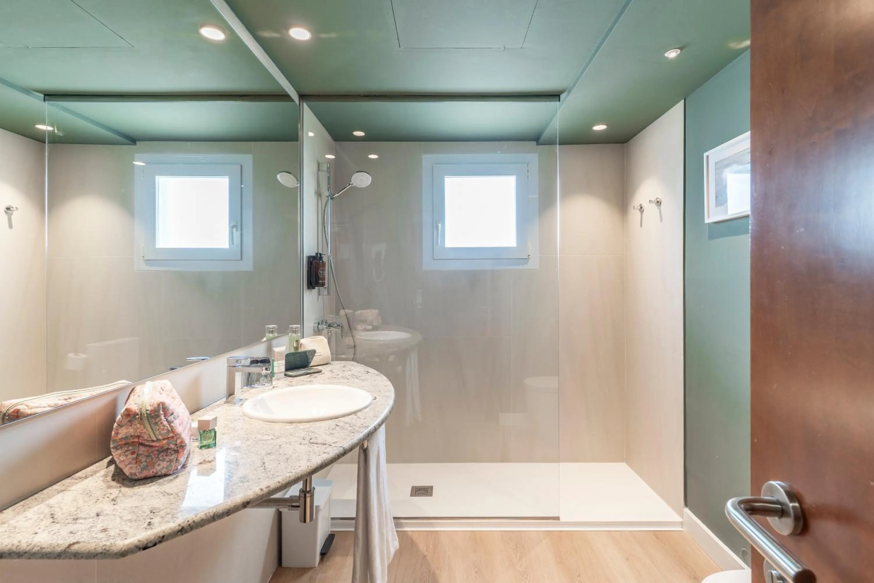 Shower in Prestige Victoria