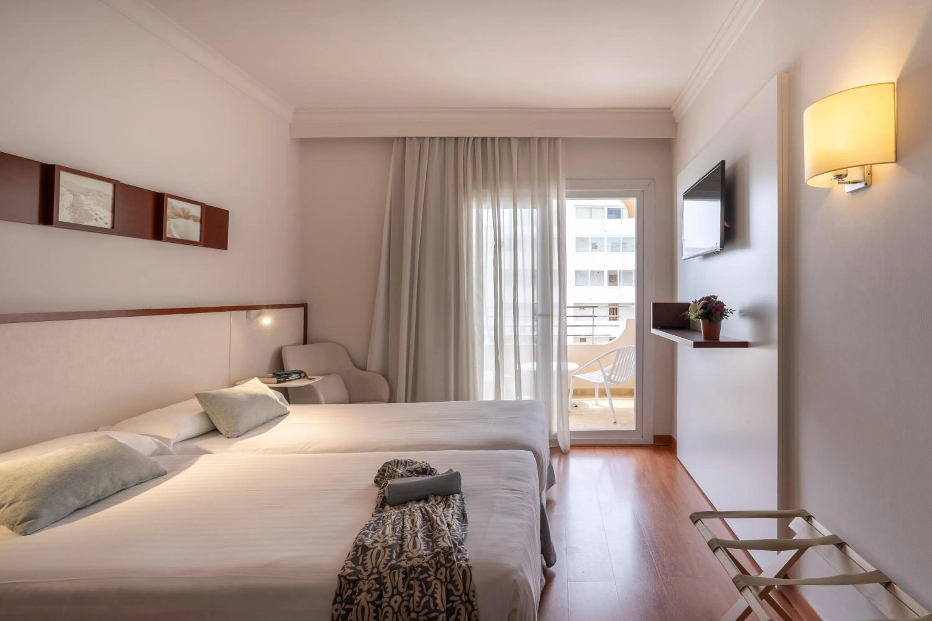 Bed in Prestige Victoria