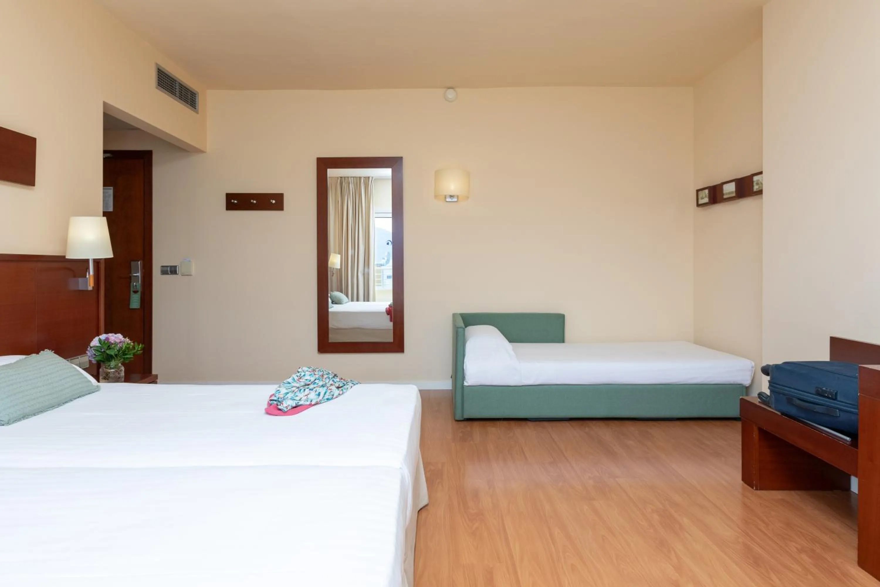 Bed in Prestige Victoria