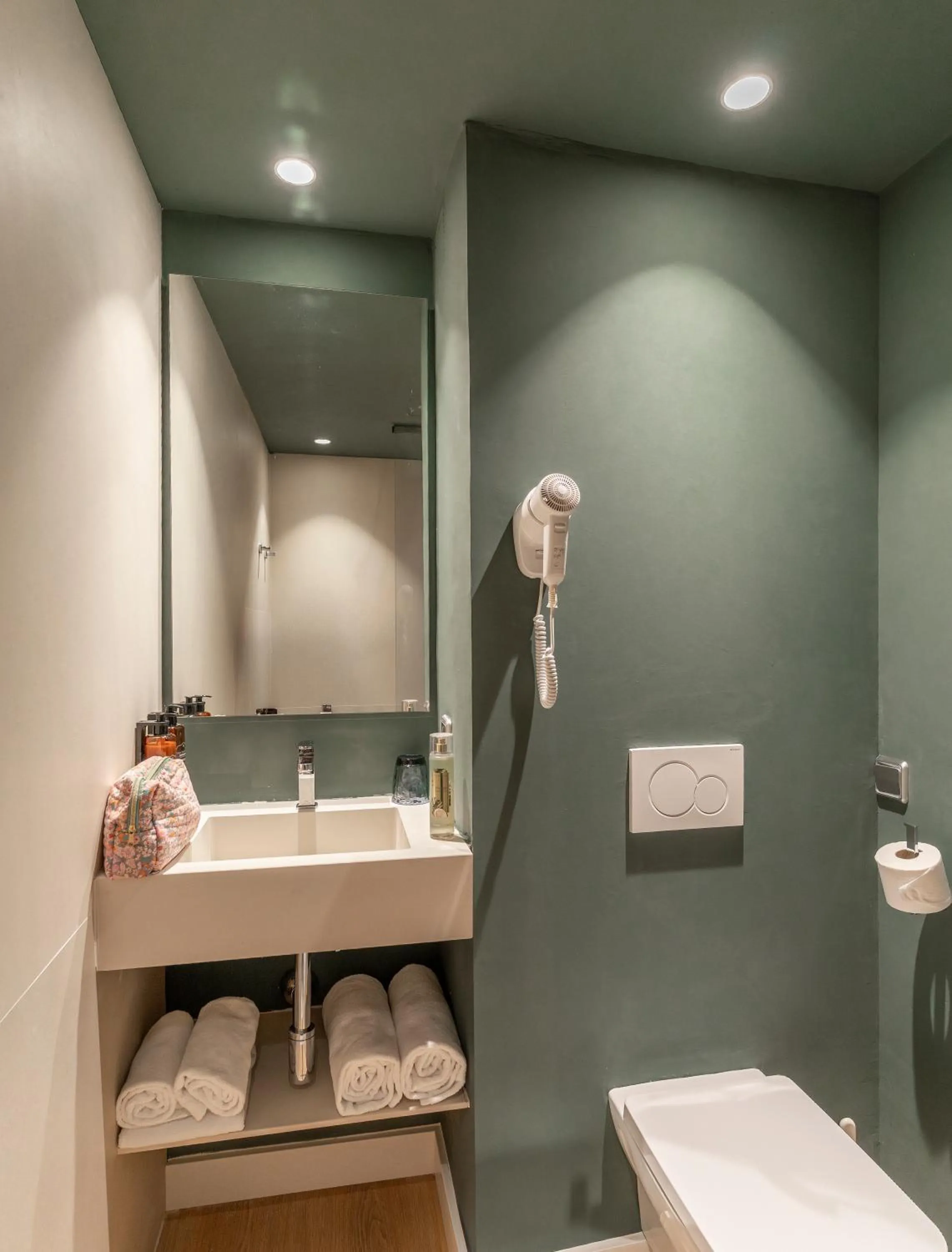 Shower in Prestige Victoria