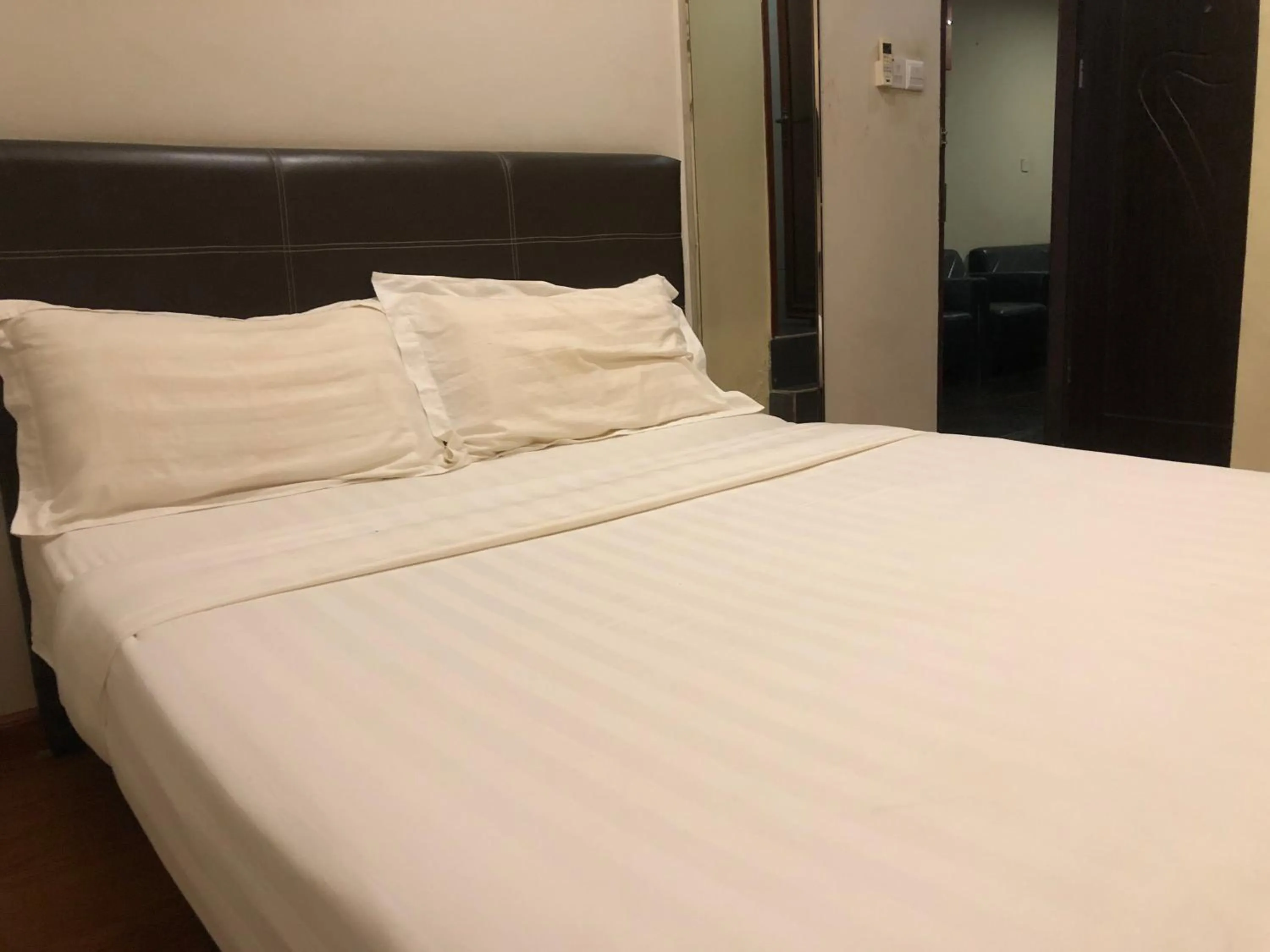 Bedroom in Super OYO 90668 Joy Inn