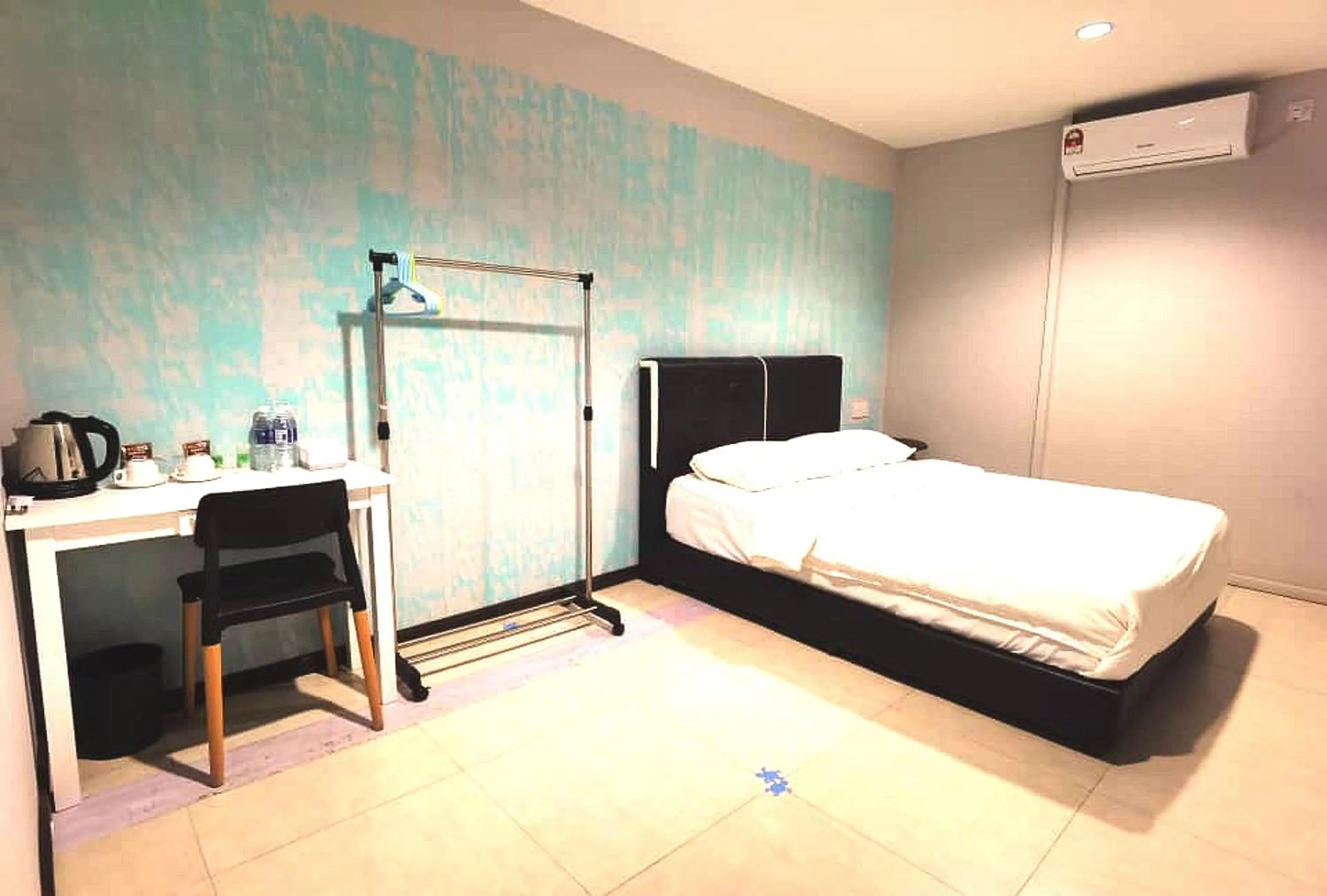 Double Room with Shared Bathroom - single occupancy in OYO HOME 90667 Chen Room Bs