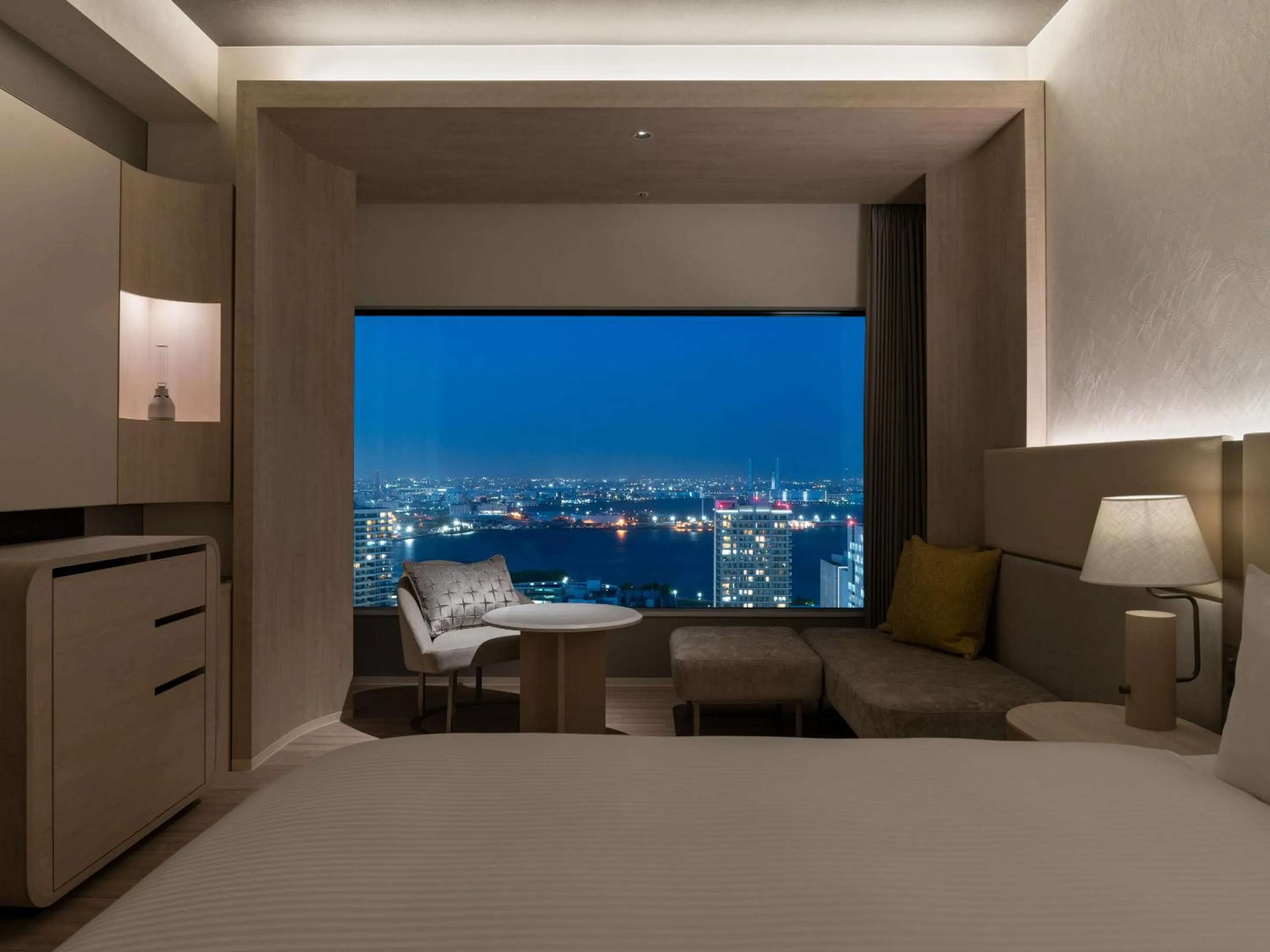 View (from property/room), Bed in Mitsui Garden Hotel Yokohama Minatomirai Premier