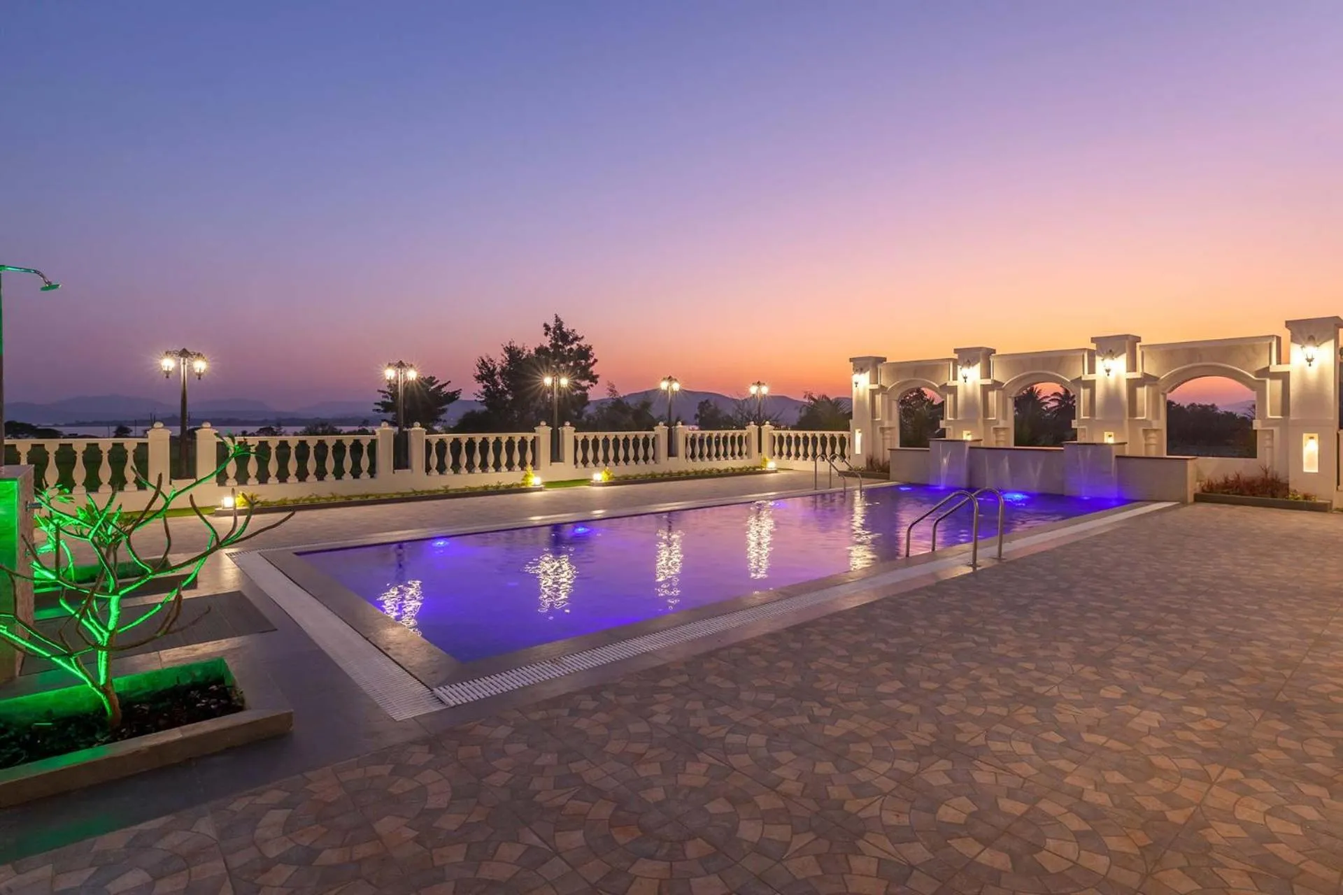 Swimming pool in StayVista's Lake La Vie - Tranquil Lake-View Villa Amidst Farmland with Pool and Poolside Gazebo - Proximity to Sula