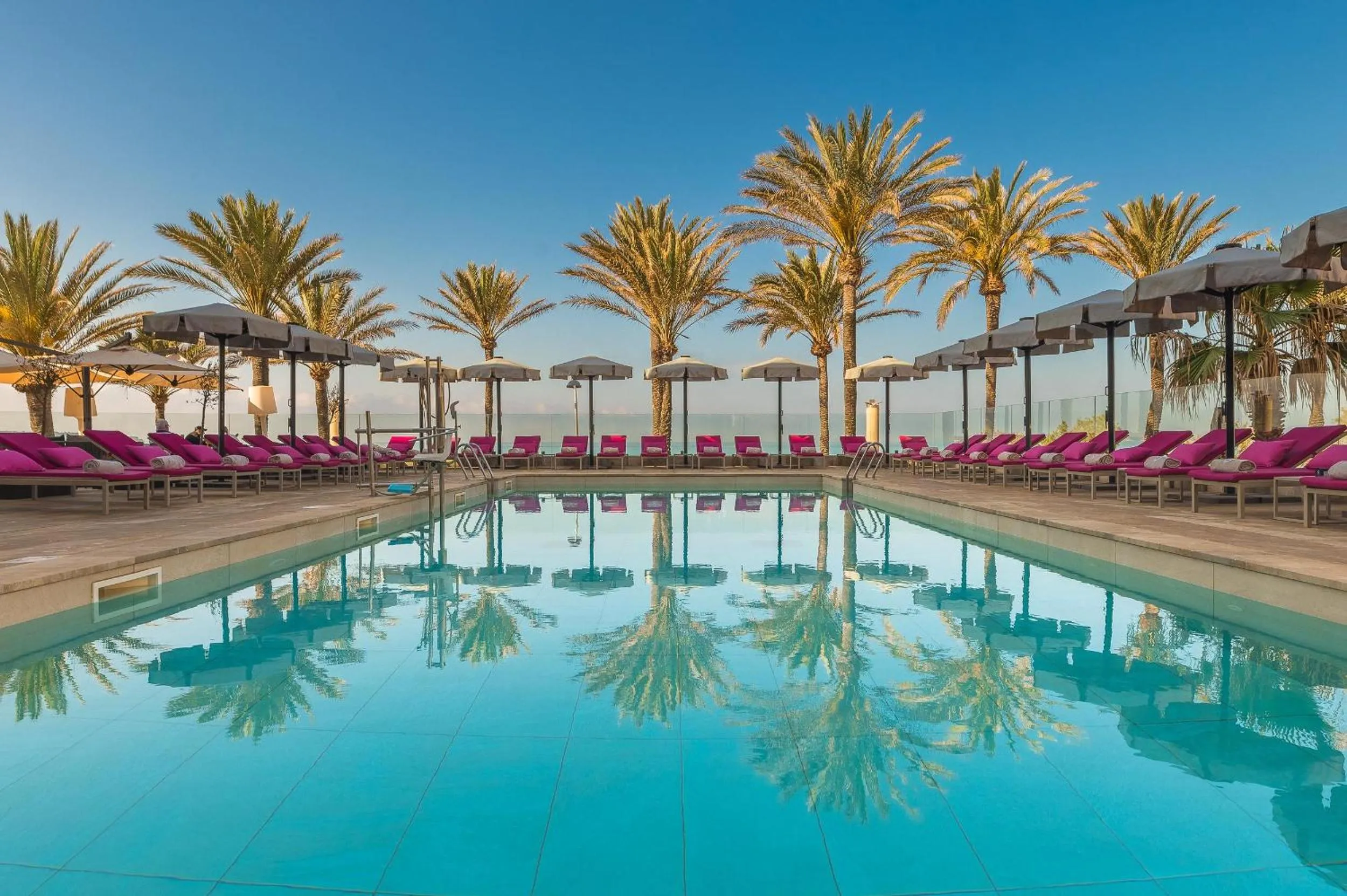 Swimming pool in Pure Salt Garonda - Adults Only