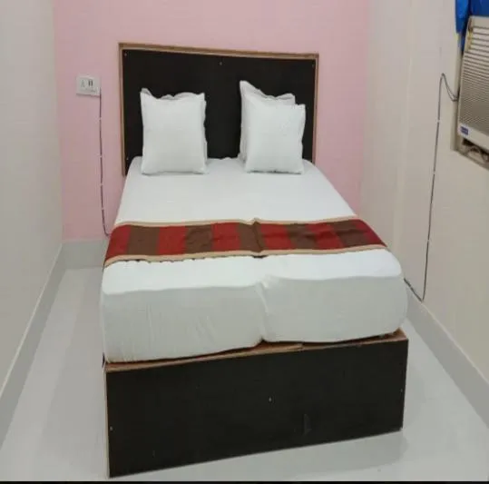 Bed in Hotel Indraprastha By WB Inn