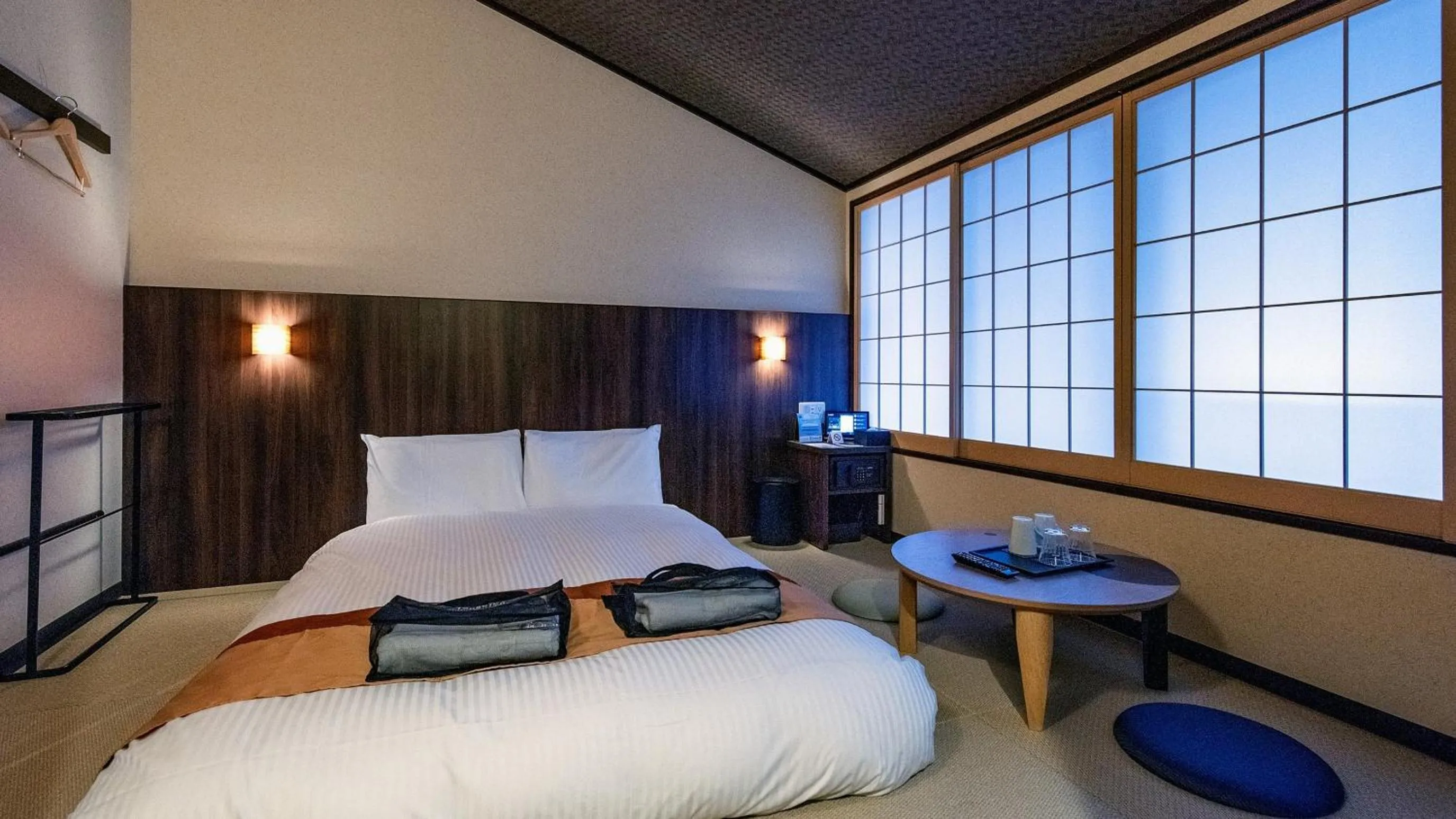 Bedroom, Bed in Tenseien Odawara Station Annex