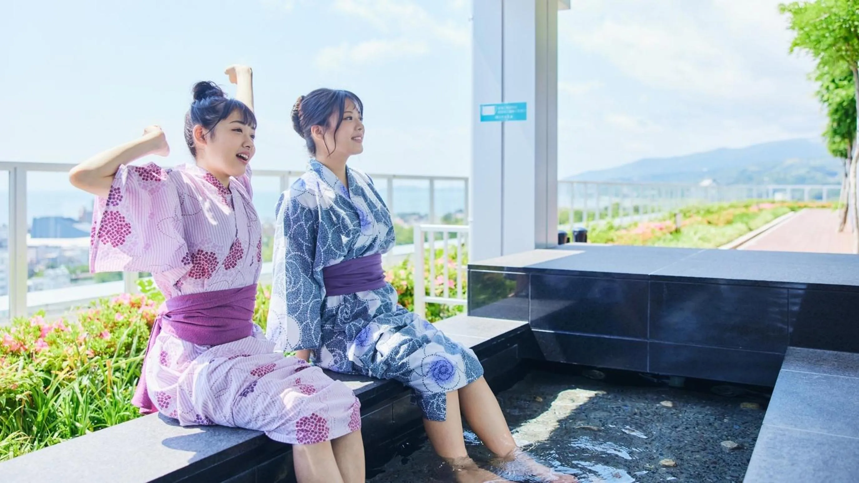 People in Tenseien Odawara Station Annex