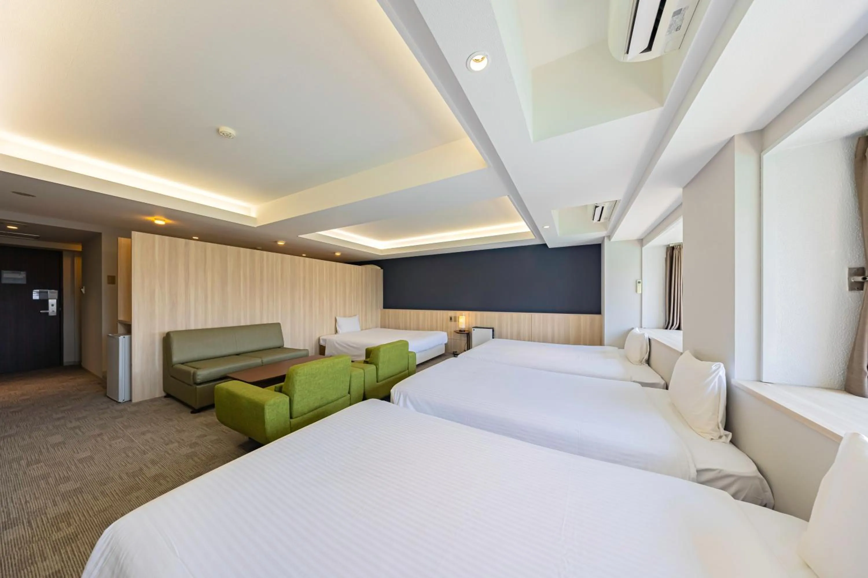 Photo of the whole room, Bed in L stay & grow Harumi