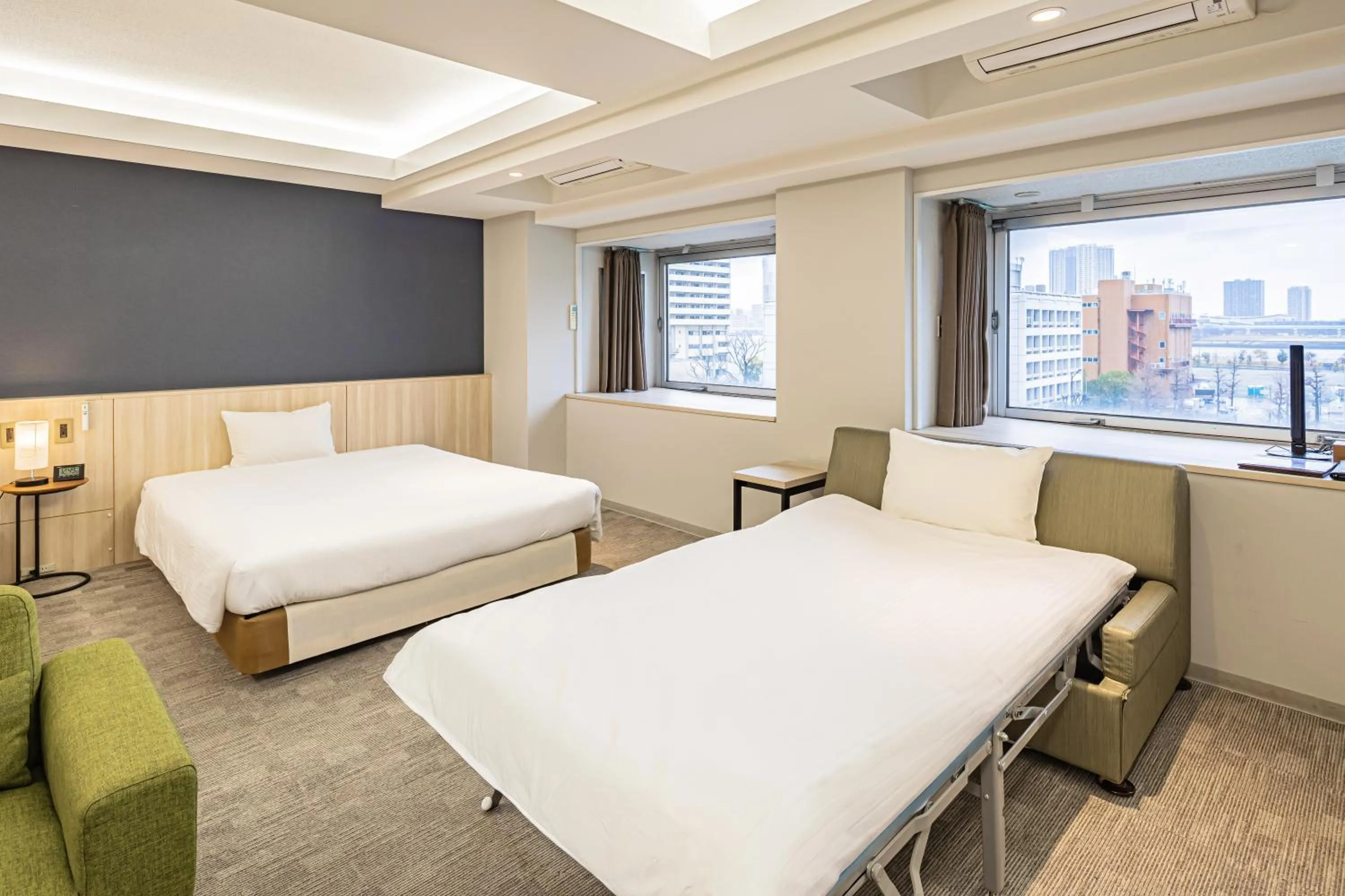 Photo of the whole room, Bed in L stay & grow Harumi