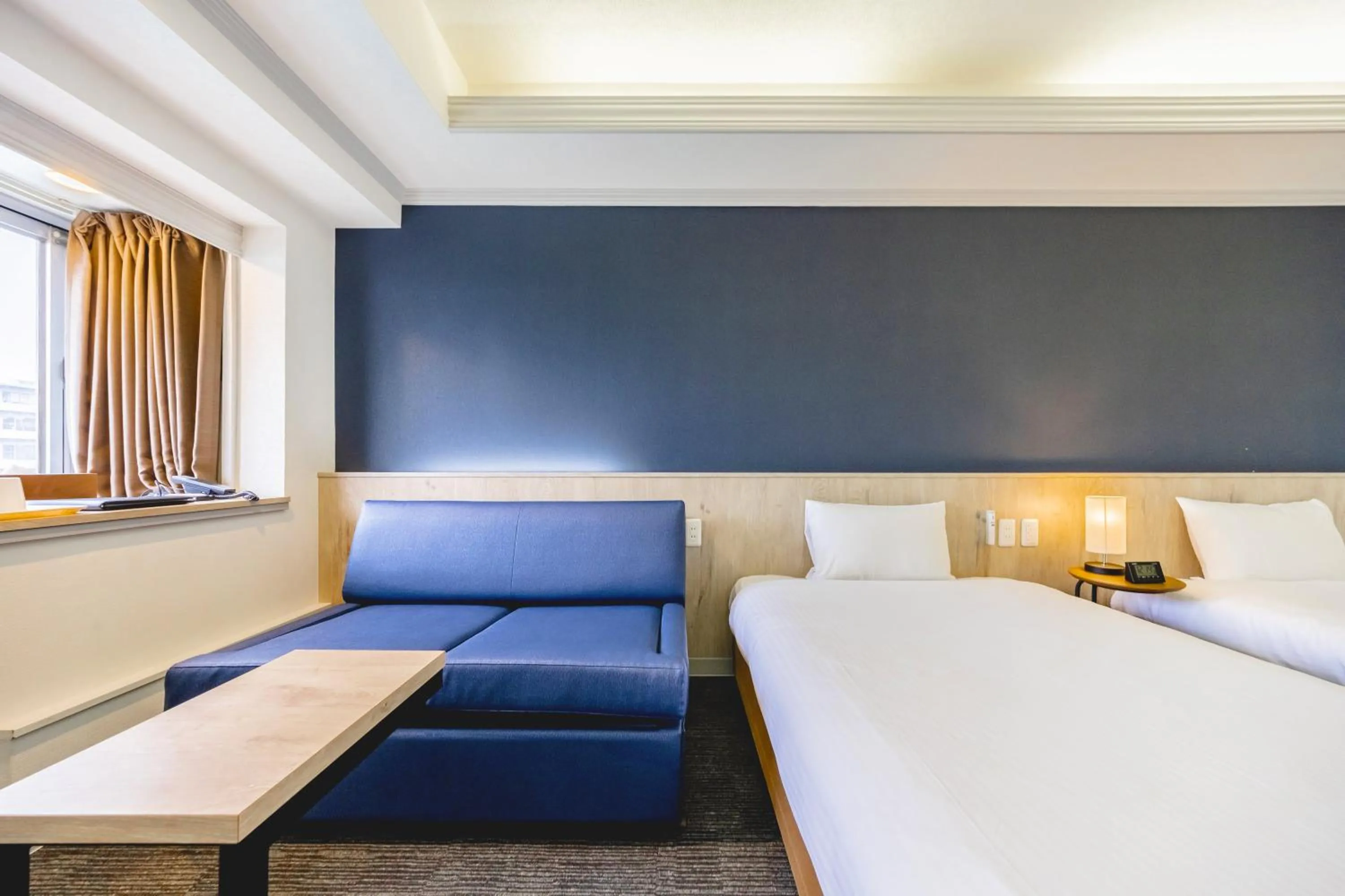 Photo of the whole room, Bed in L stay & grow Harumi