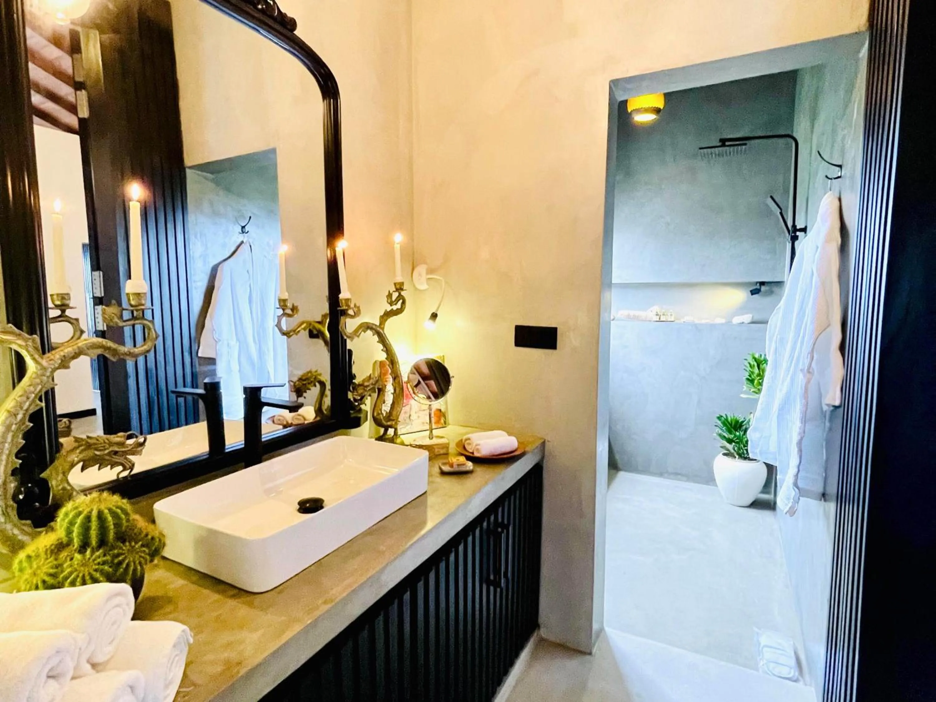 Shower in D' Art VILLA RETREAT AND SPA