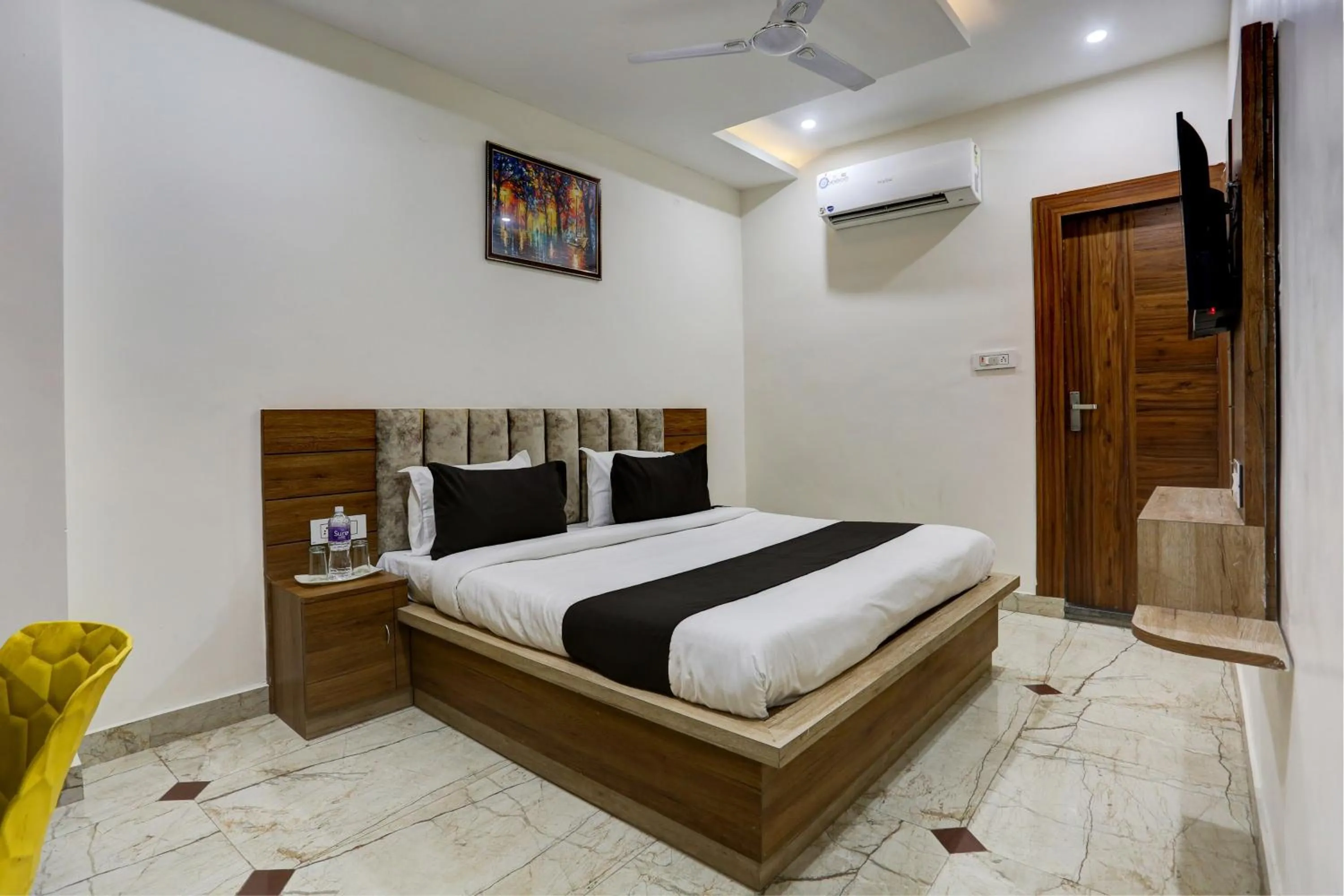 Bedroom in HOTEL JAIRAJ