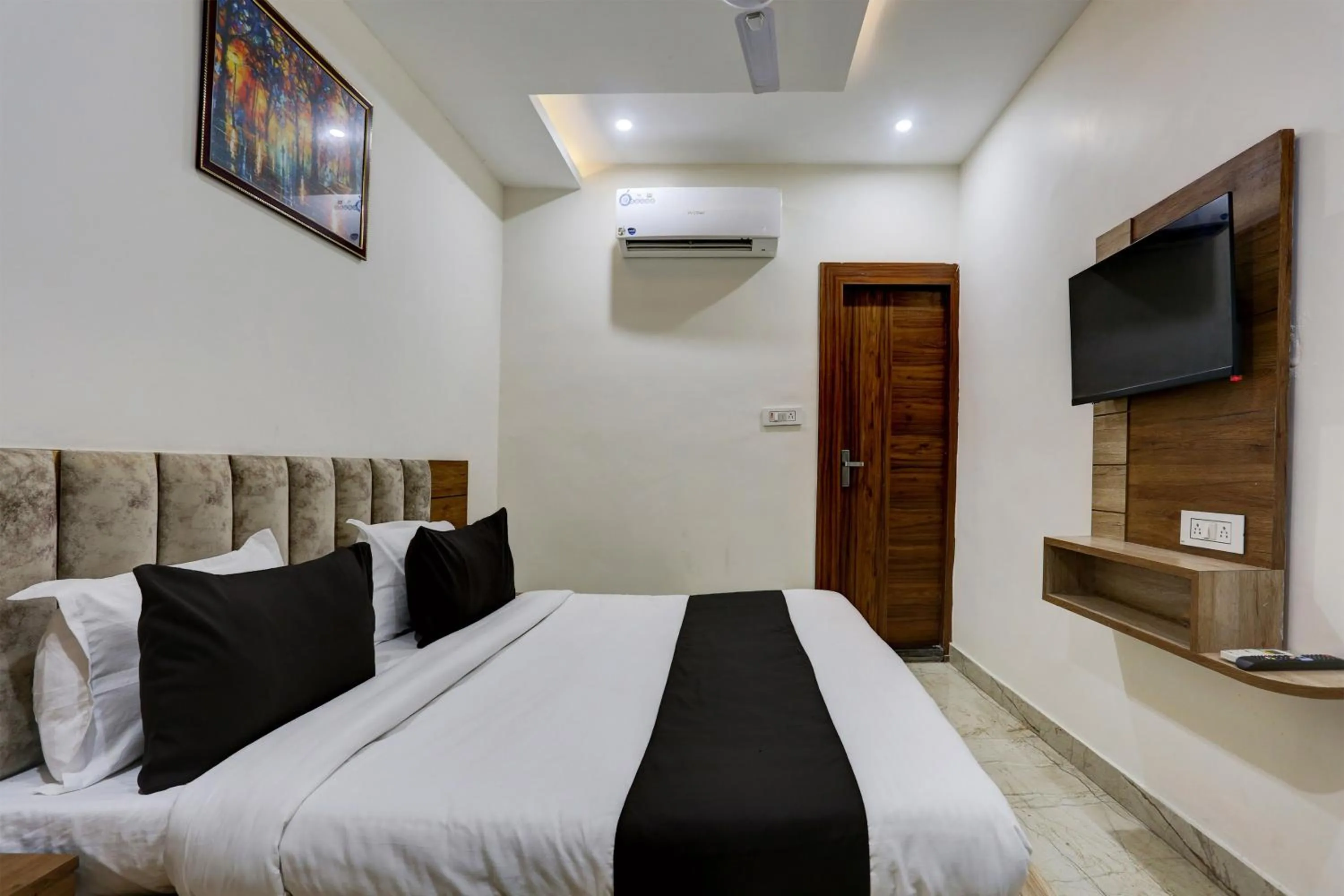 Bedroom in HOTEL JAIRAJ
