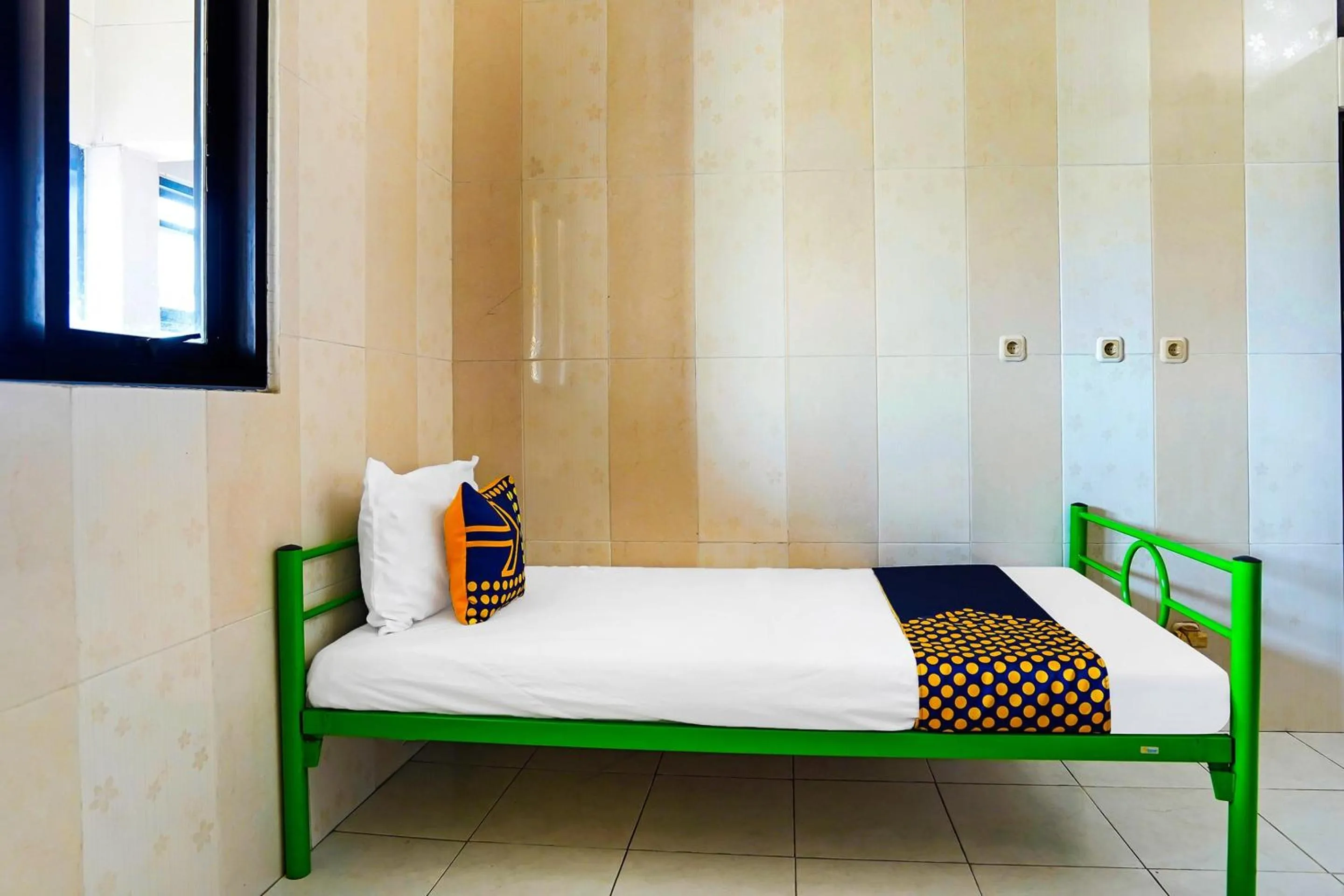 Bedroom, Bed in OYO Life 91856 Griya Gedangan Syariah