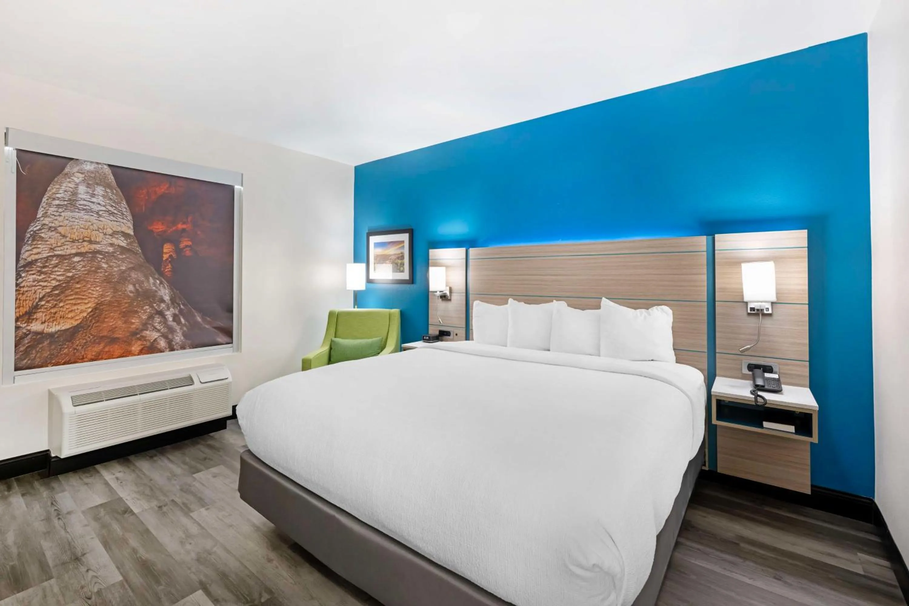 Bedroom, Bed in Best Western Plus Executive Residency Carlsbad Hotel