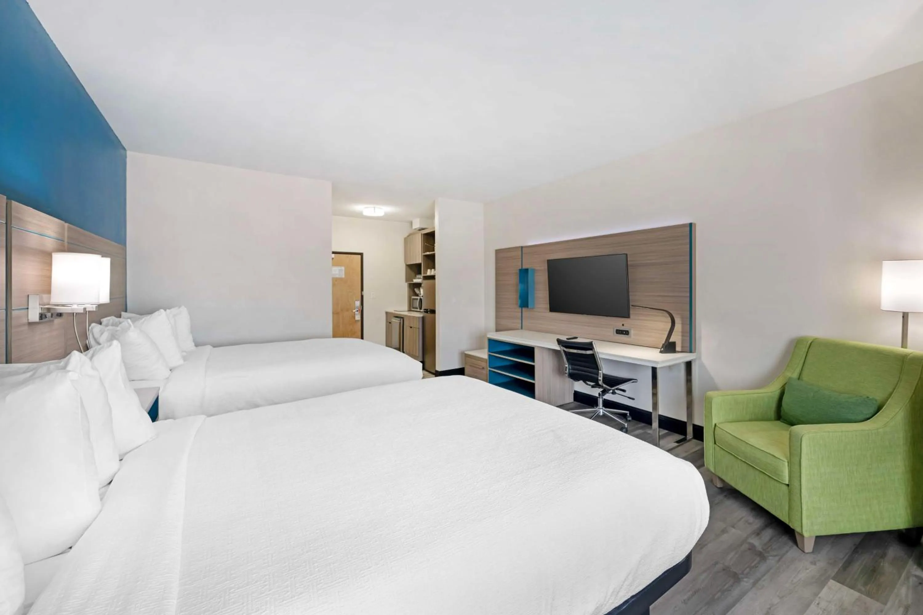 Bedroom, Bed in Best Western Plus Executive Residency Carlsbad Hotel