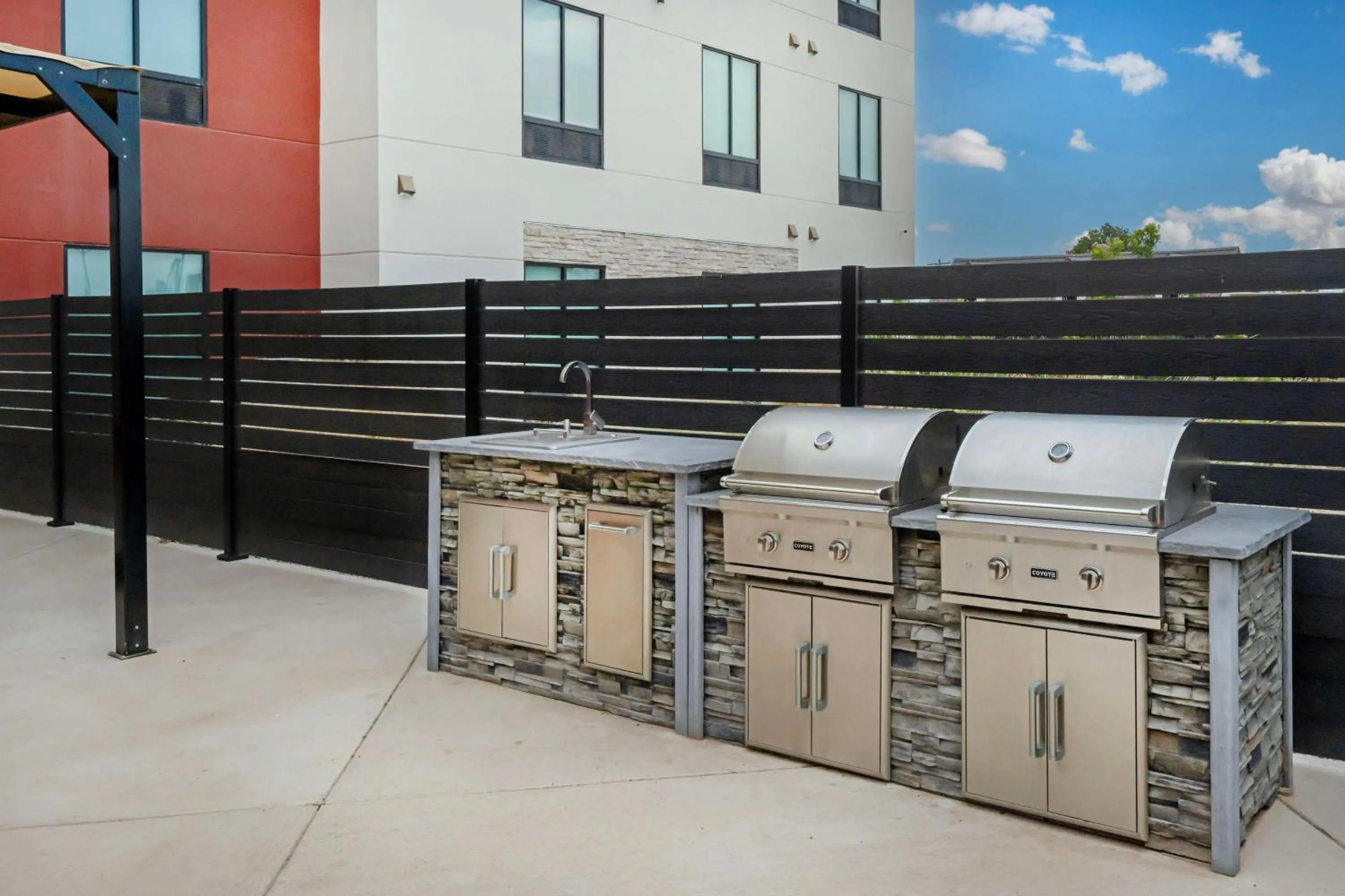 Property building in Best Western Plus Executive Residency Carlsbad Hotel