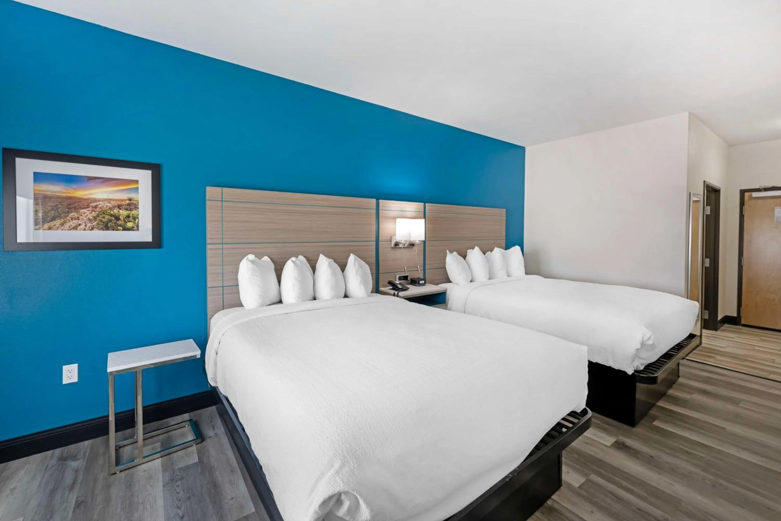 Bedroom, Bed in Best Western Plus Executive Residency Carlsbad Hotel
