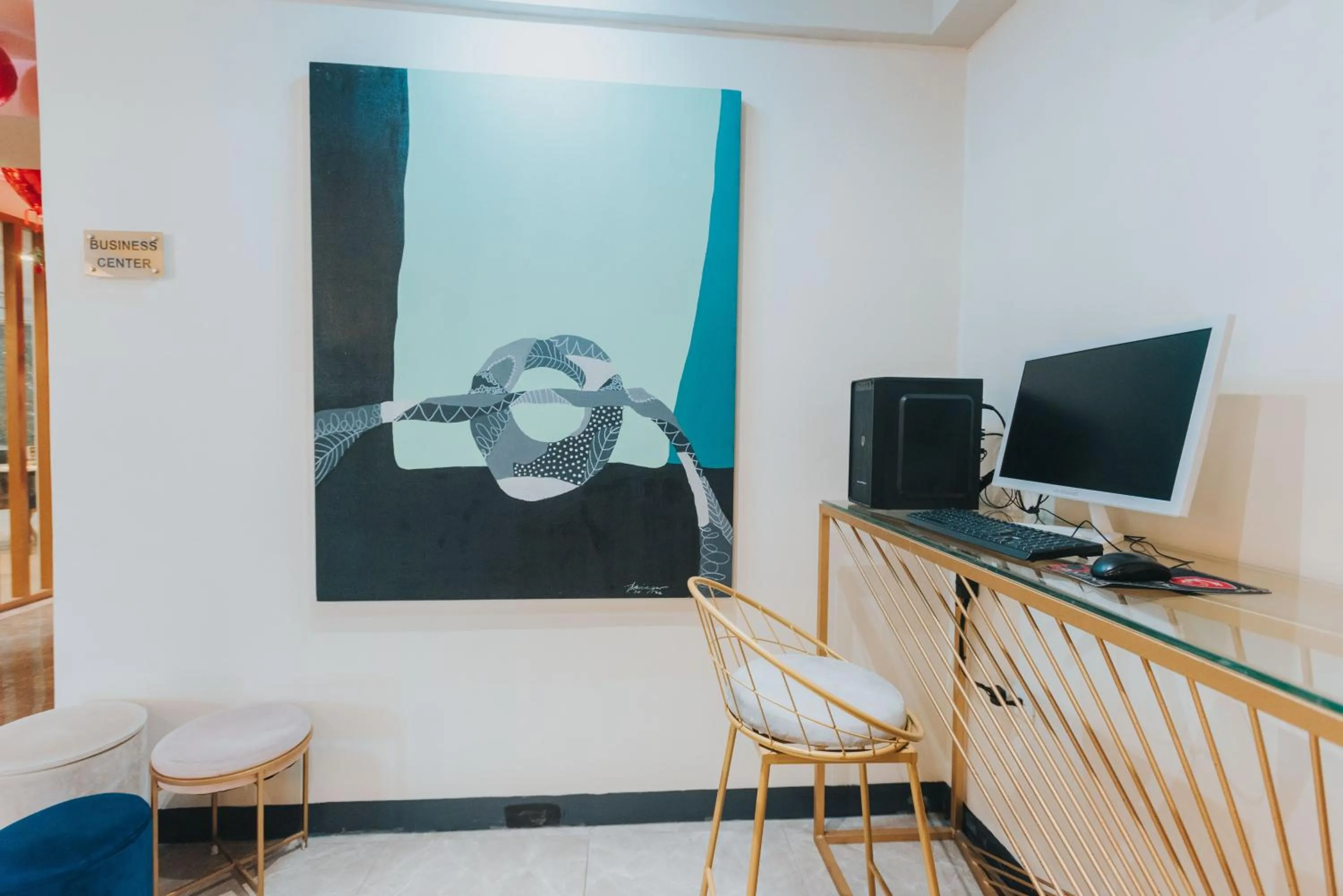 Lobby or reception in SureStay Studio by Best Western Clarkview Angeles City