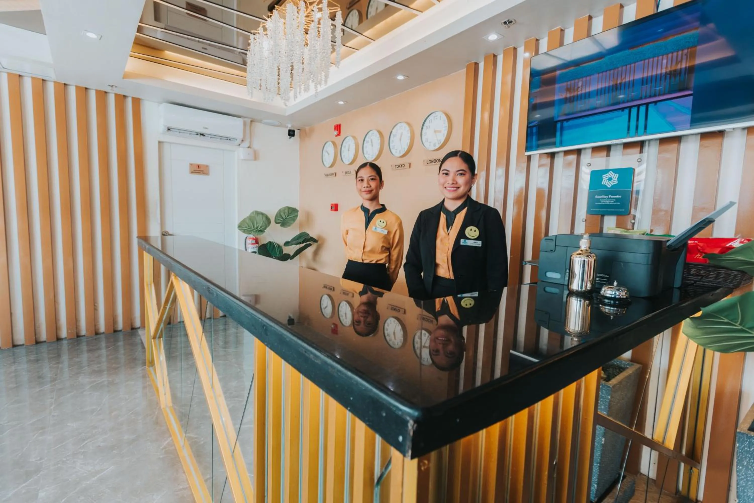 Lobby or reception in SureStay Studio by Best Western Clarkview Angeles City