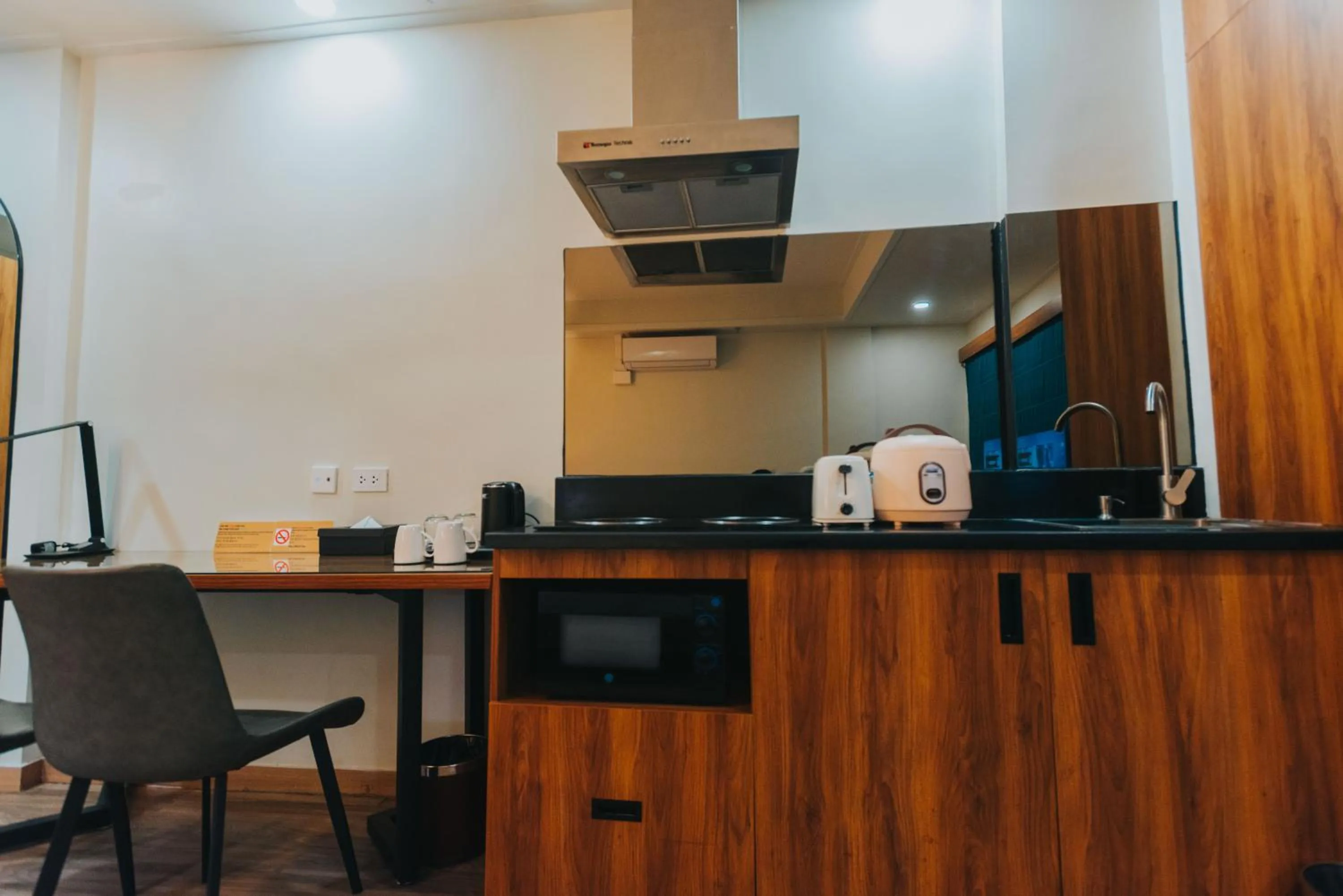 Kitchen or kitchenette in SureStay Studio by Best Western Clarkview Angeles City