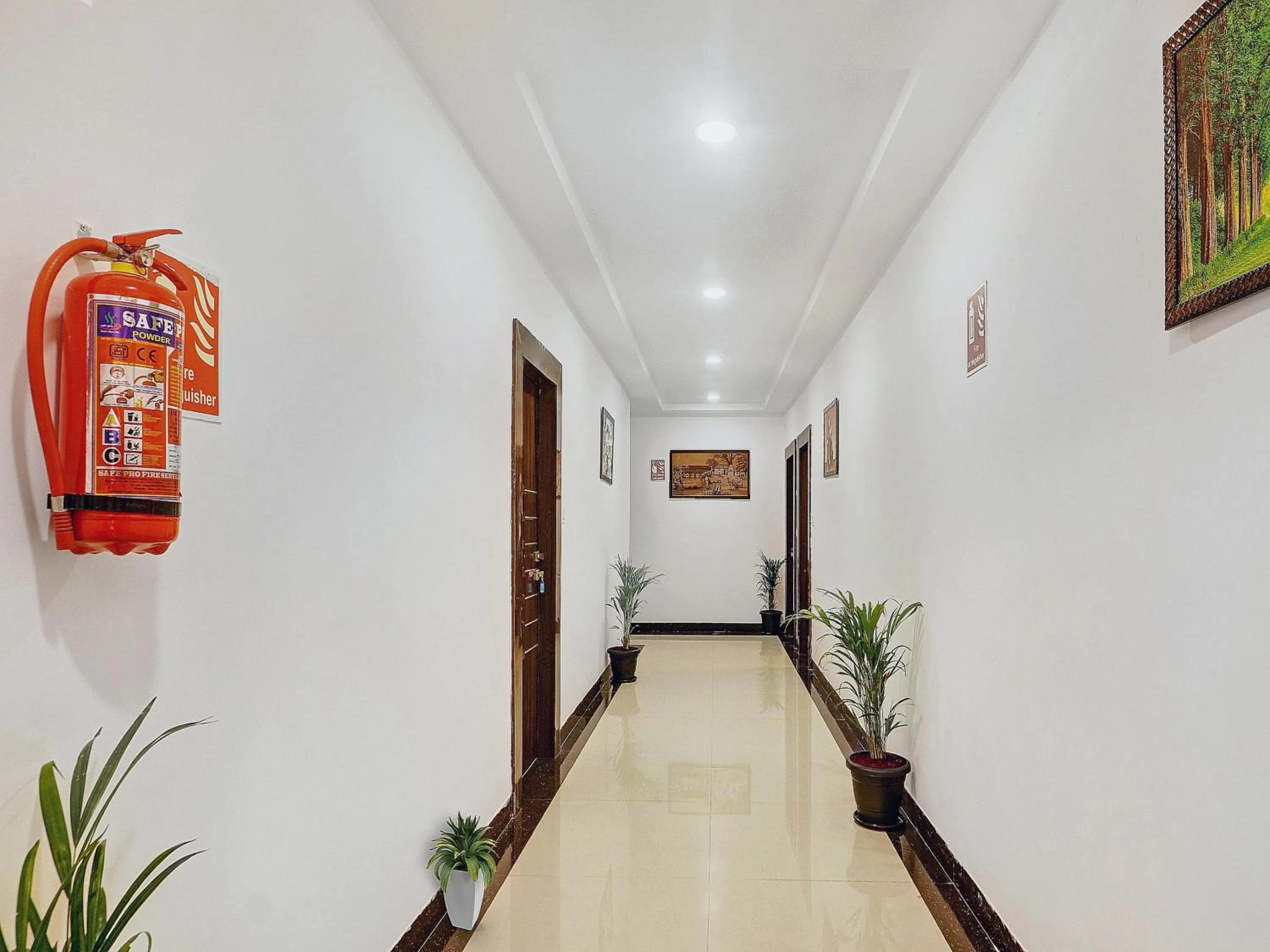 Lobby or reception in Super Townhouse RCC PARK VIEW INN