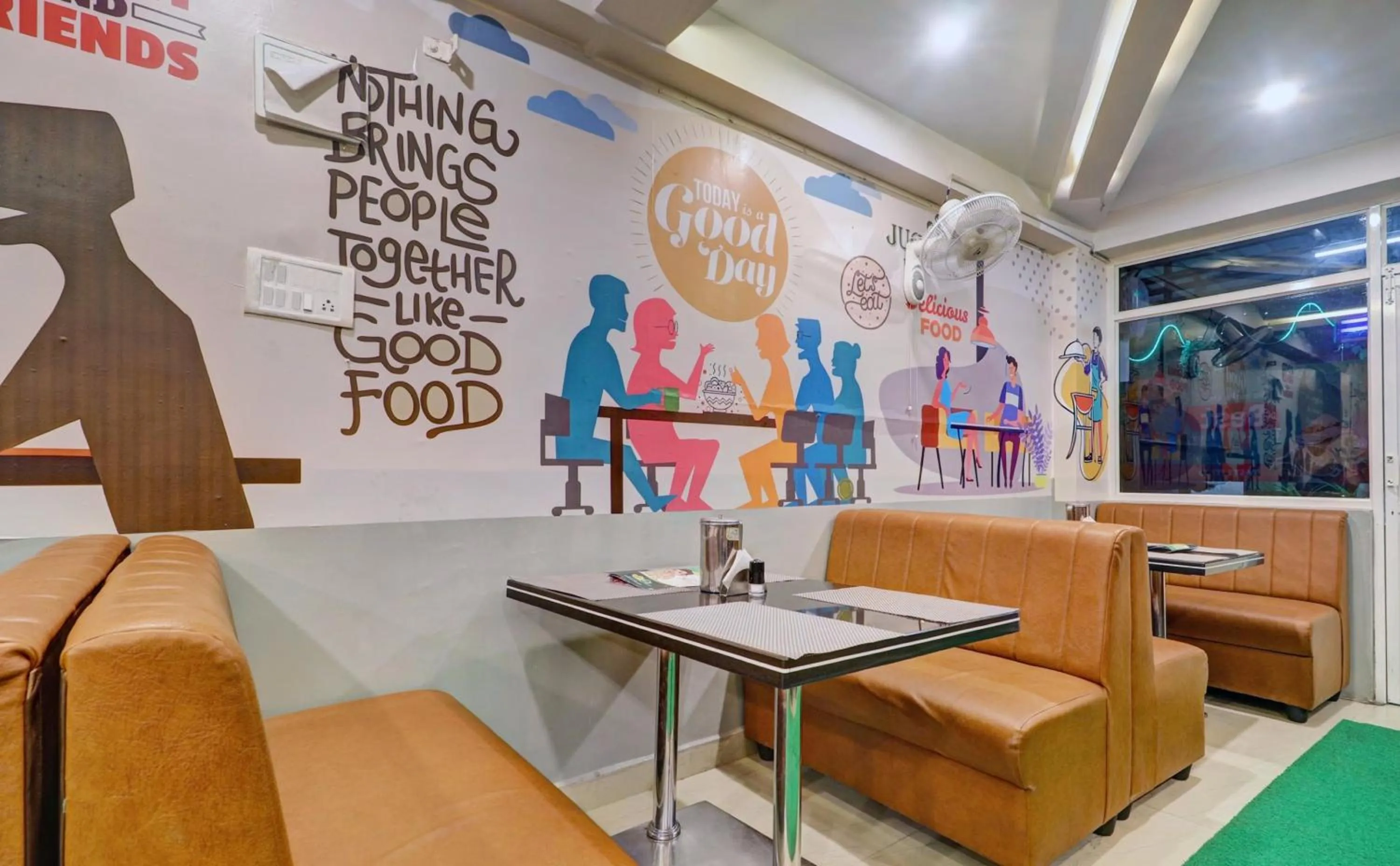 Restaurant/places to eat in Super Townhouse RCC PARK VIEW INN