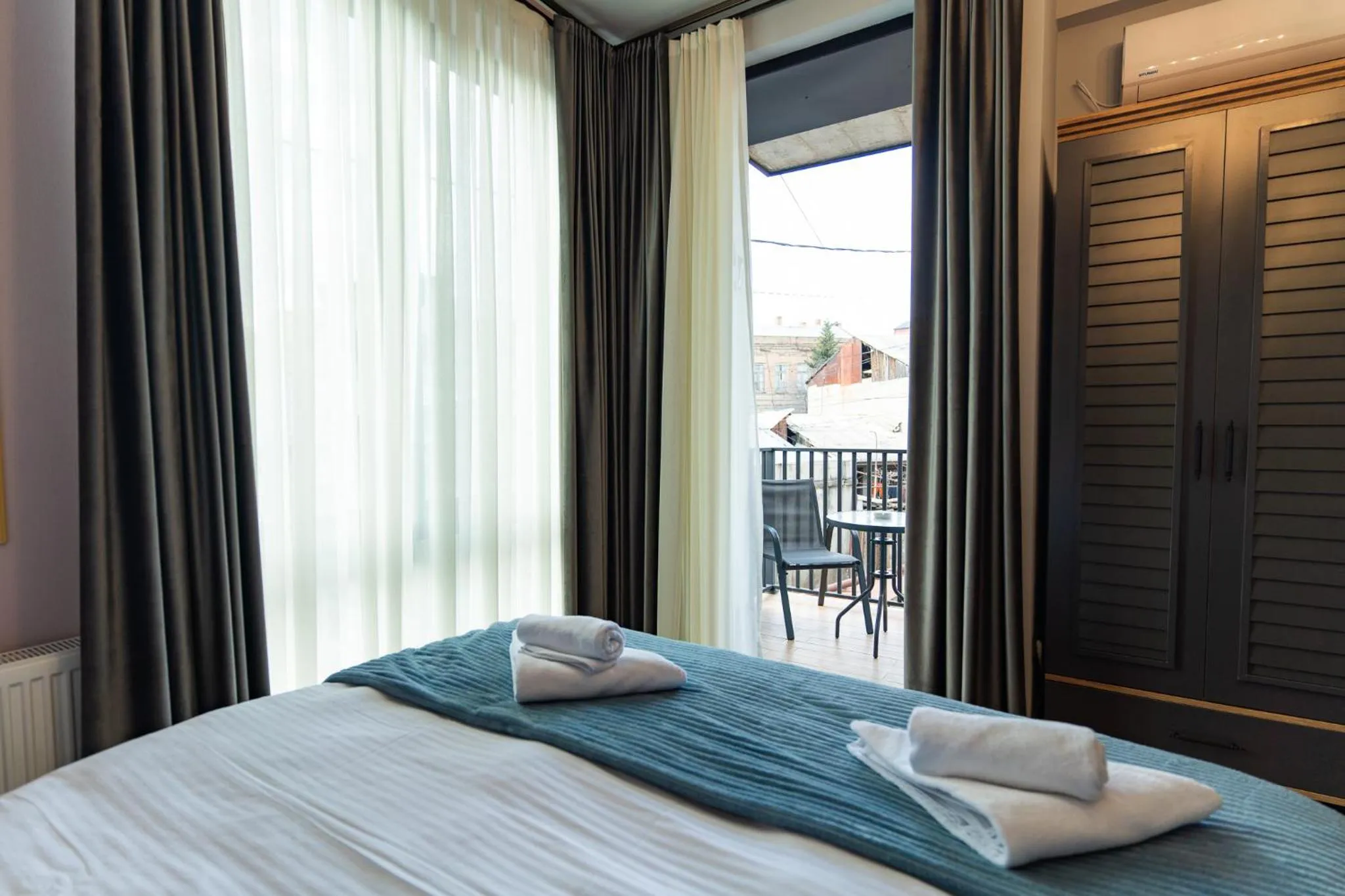 Balcony/Terrace, Bed in Trinity Hotel