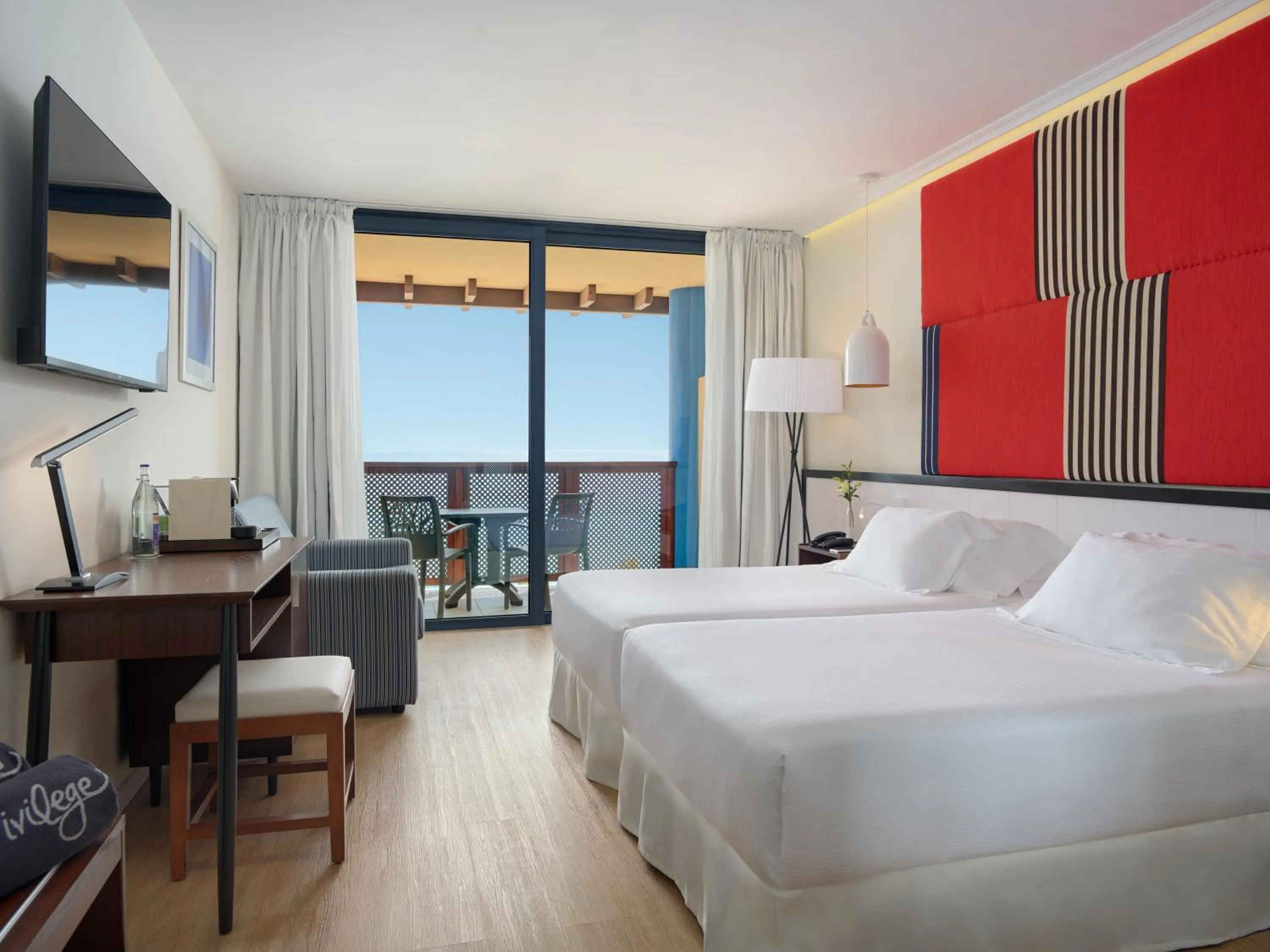 Photo of the whole room, Bed in H10 Tindaya