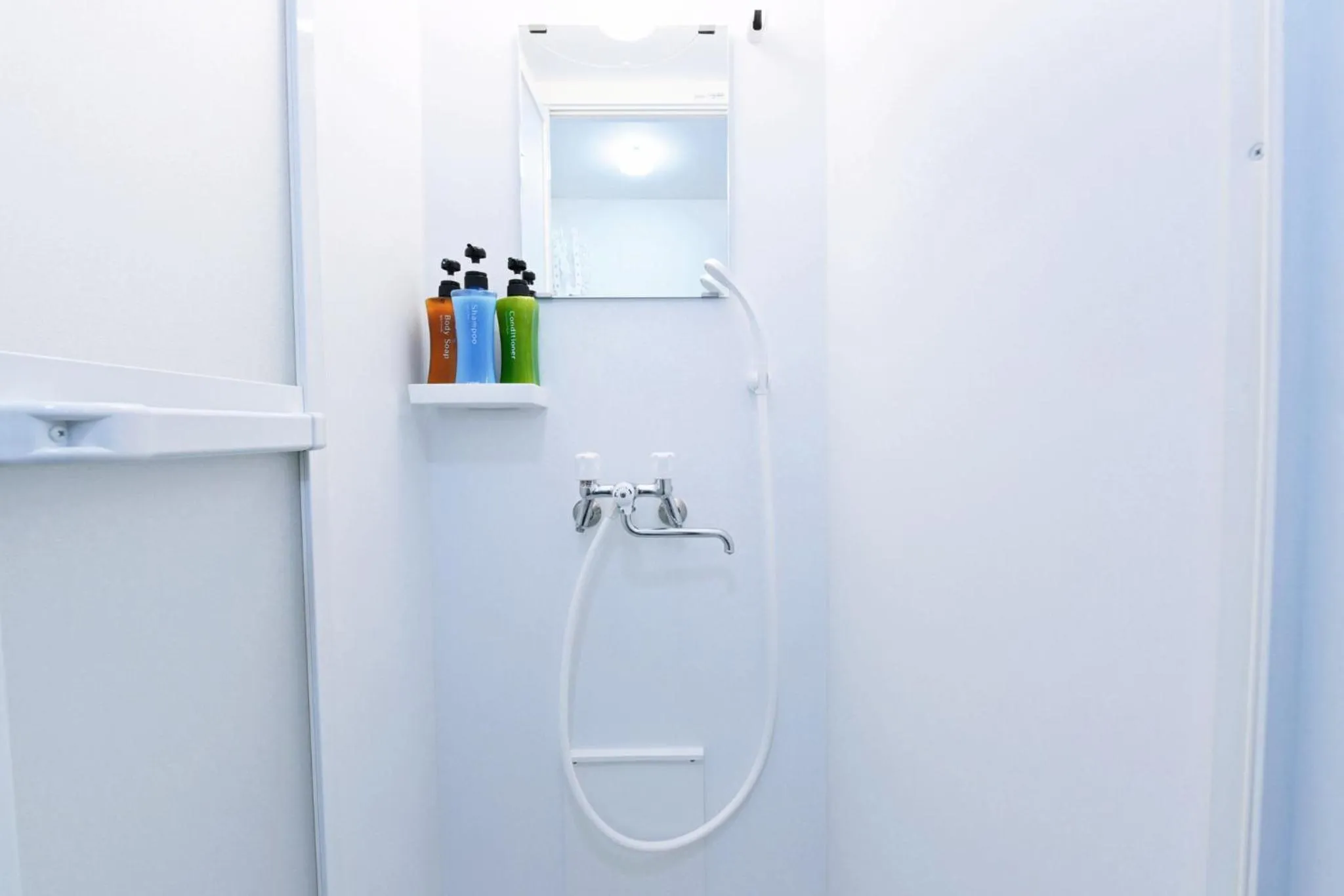 Shower in HEIGHTS N7