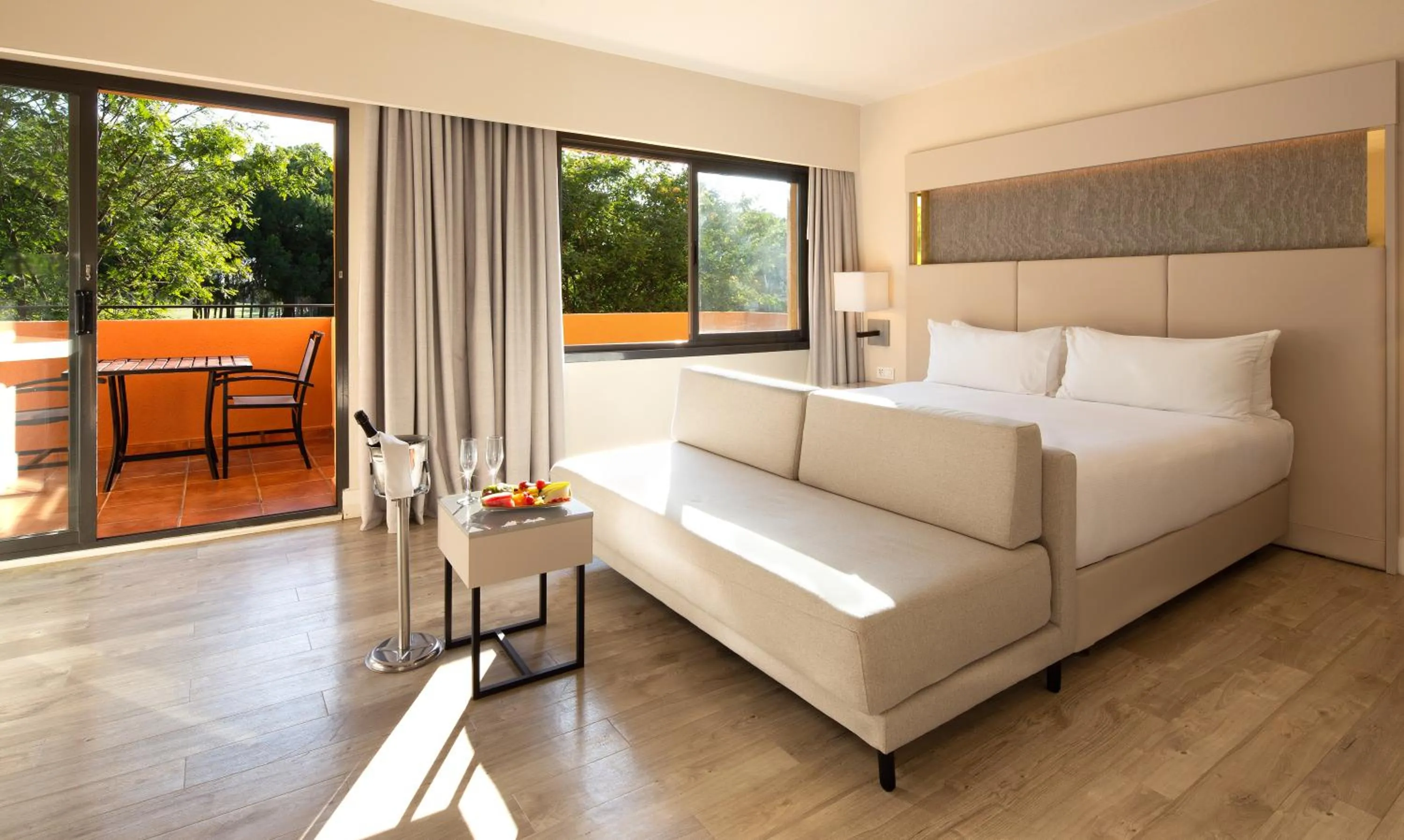 Bedroom, Bed in DoubleTree by Hilton Islantilla Beach Golf Resort