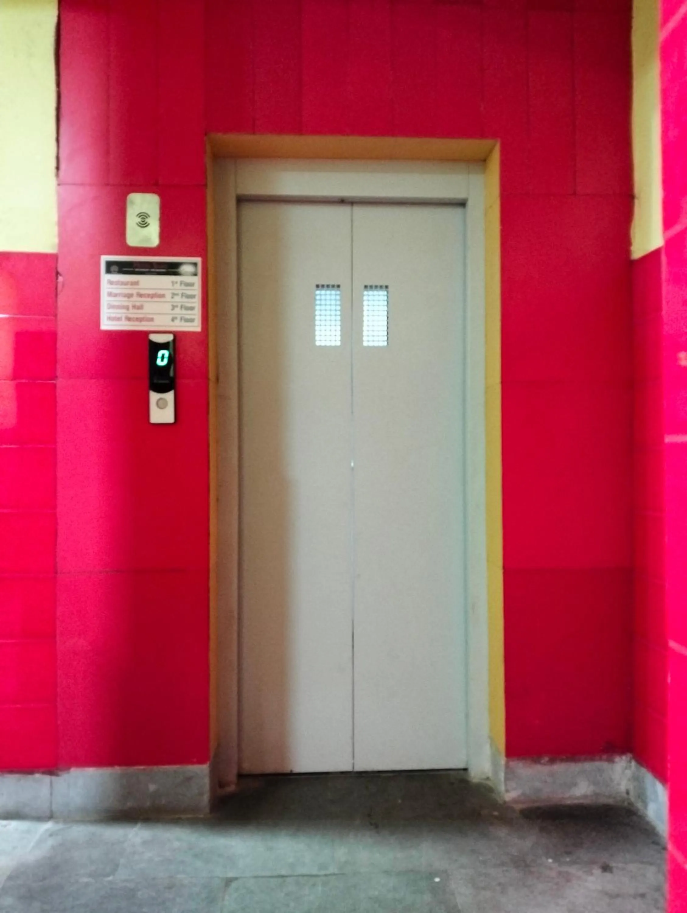 elevator in Hotel Saan Berhampore