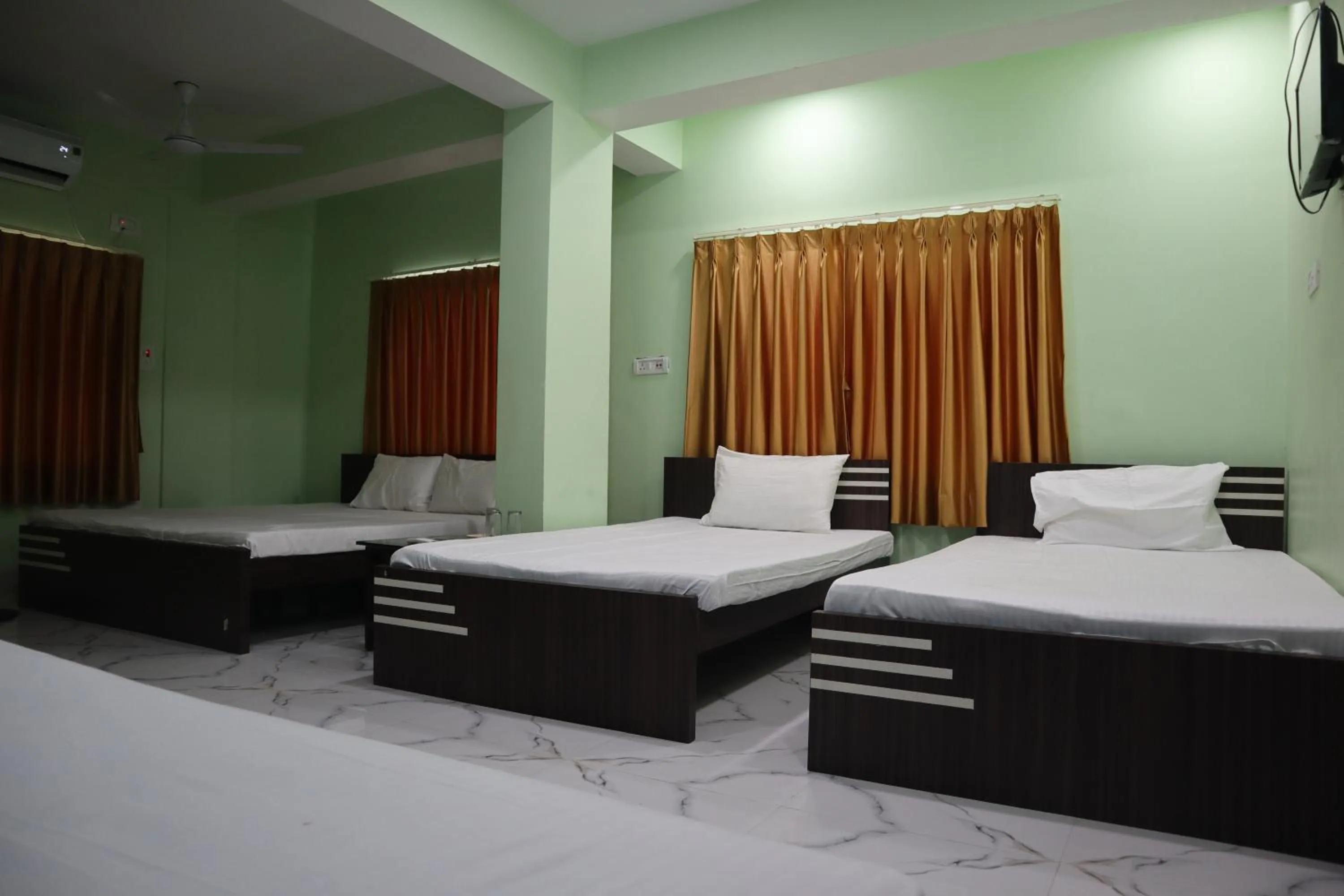 Bed in Hotel Saan Berhampore