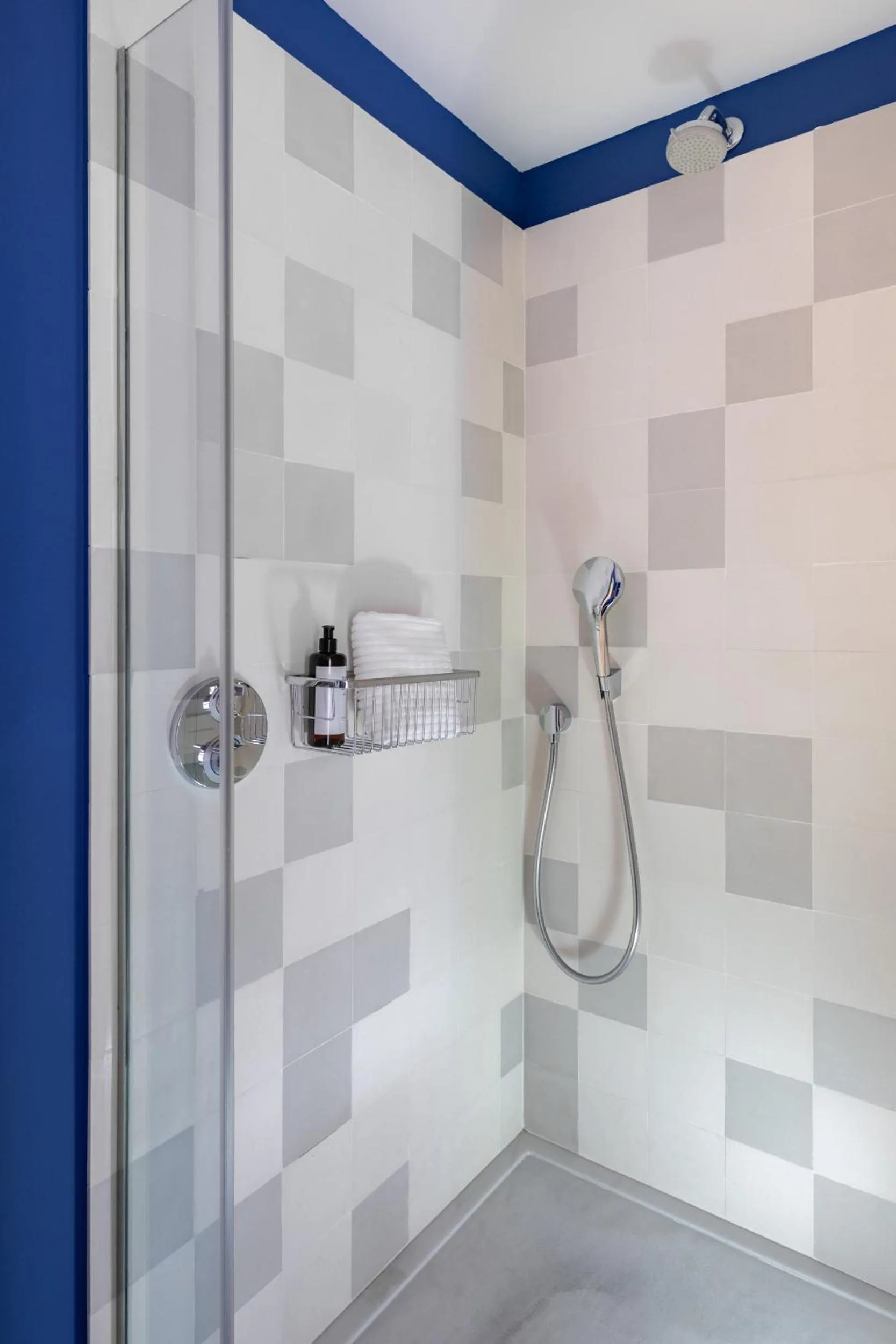 Shower in CSE San Bernardo