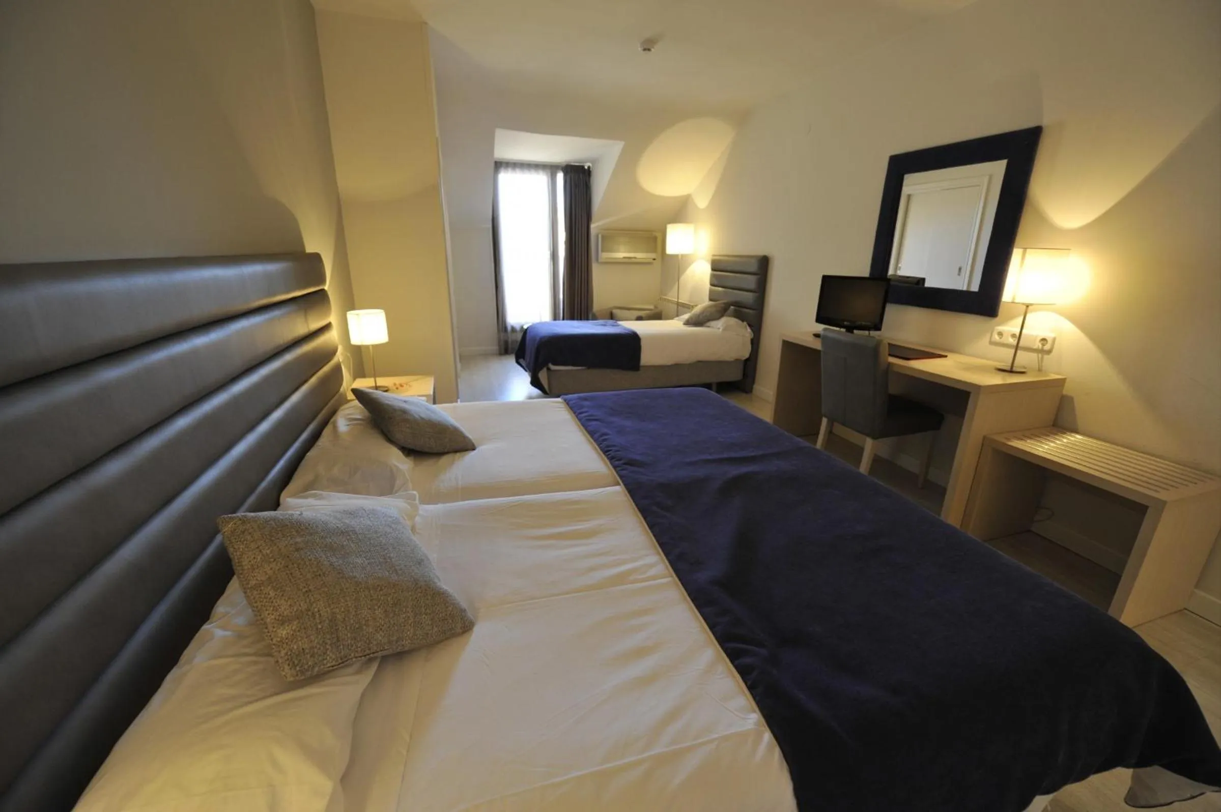 Bedroom, Bed in Puerta de Segovia